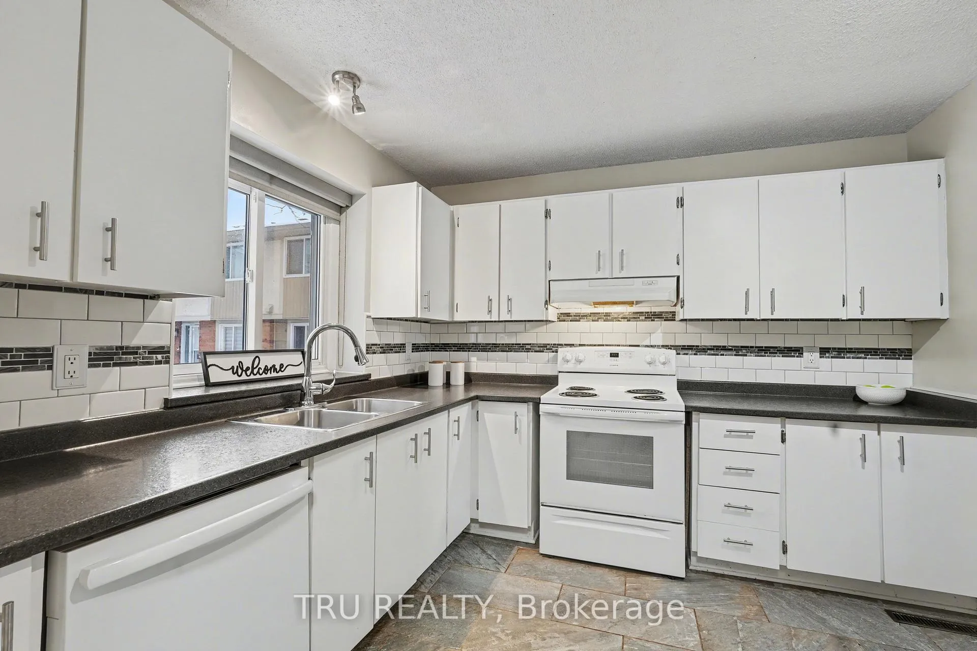 Photo 6 of 463F Moodie Drive, Ottawa, Arbeatha Park — HOMEH