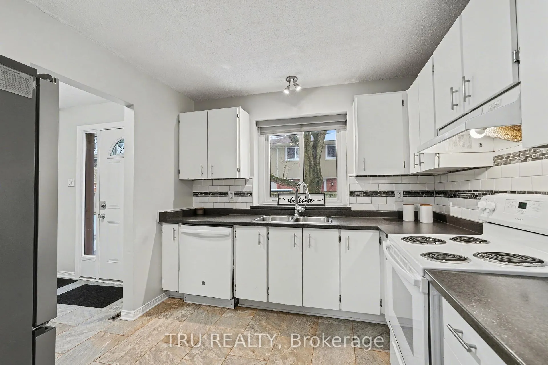 Photo 7 of 463F Moodie Drive, Ottawa, Arbeatha Park — HOMEH