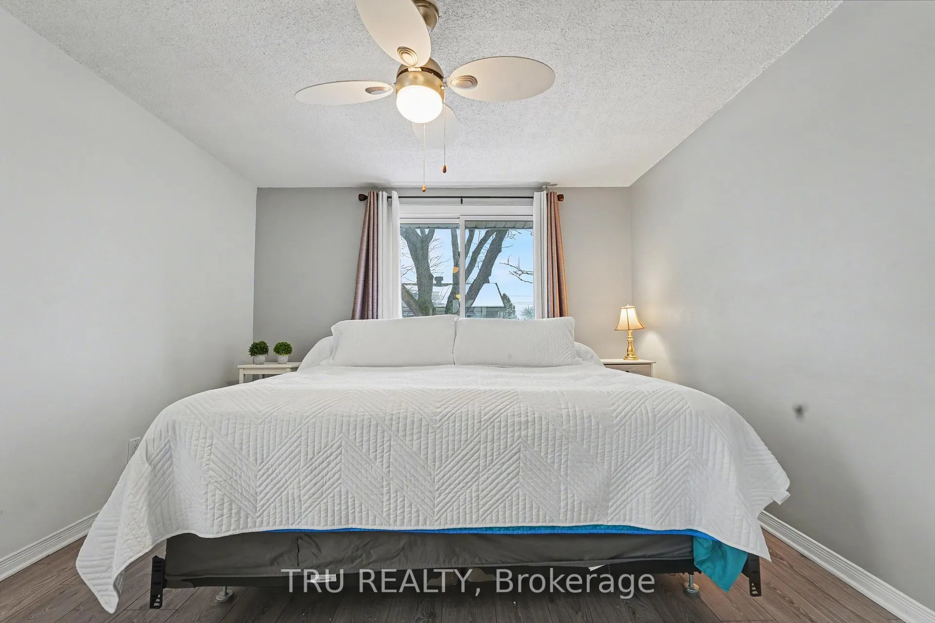 Photo 10 of 463F Moodie Drive, Ottawa, Arbeatha Park — HOMEH