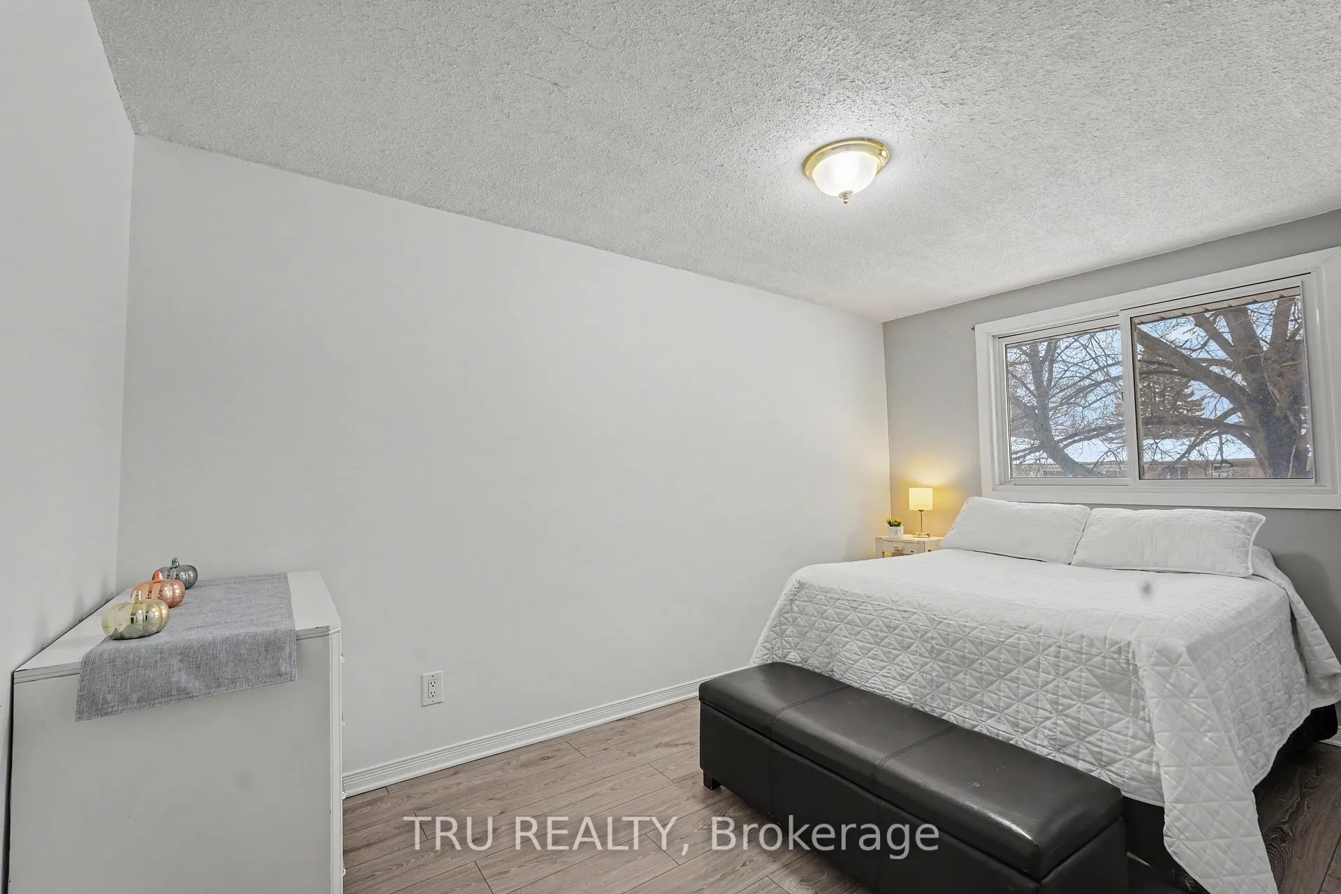 Photo 11 of 463F Moodie Drive, Ottawa, Arbeatha Park — HOMEH