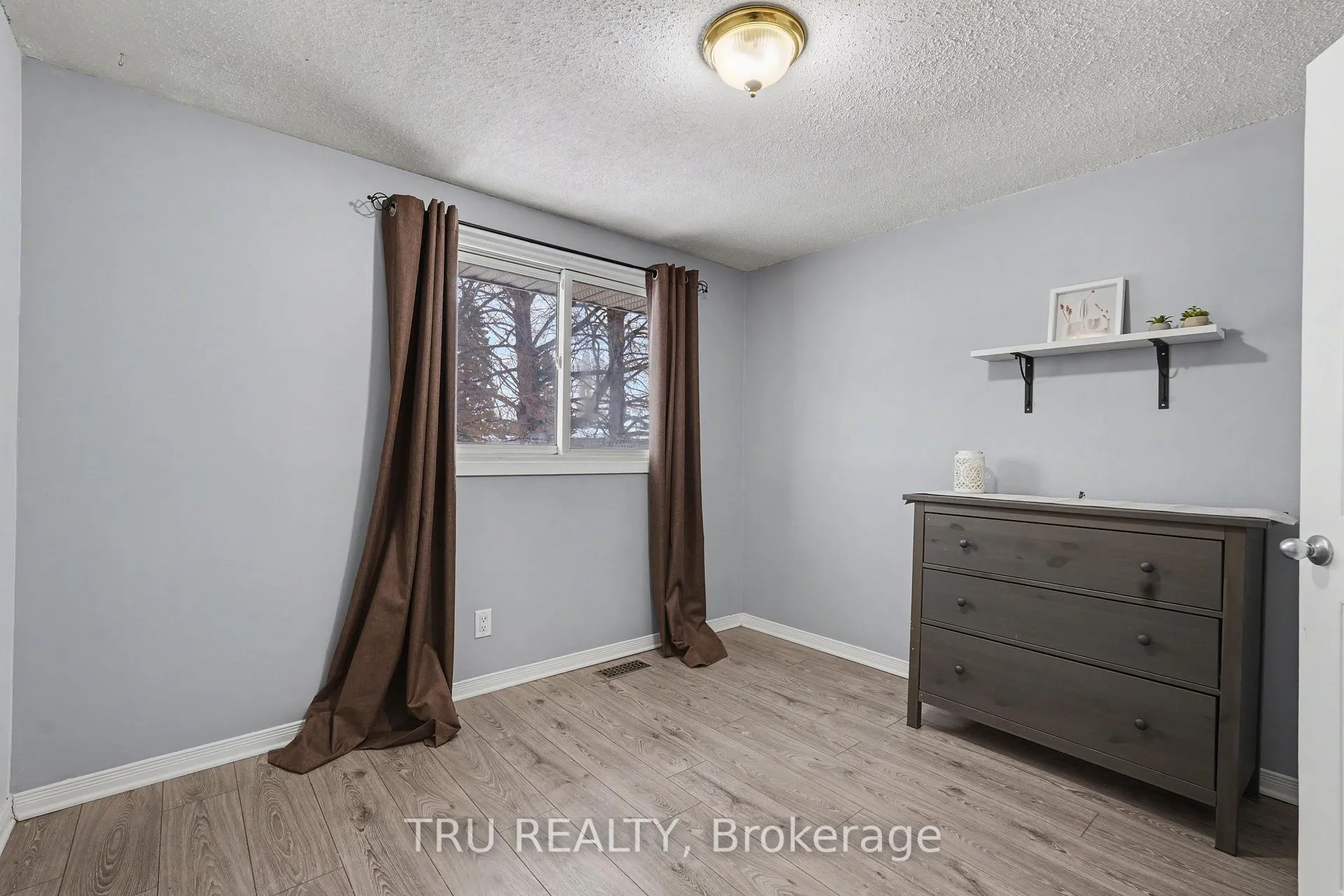 Photo 13 of 463F Moodie Drive, Ottawa, Arbeatha Park — HOMEH