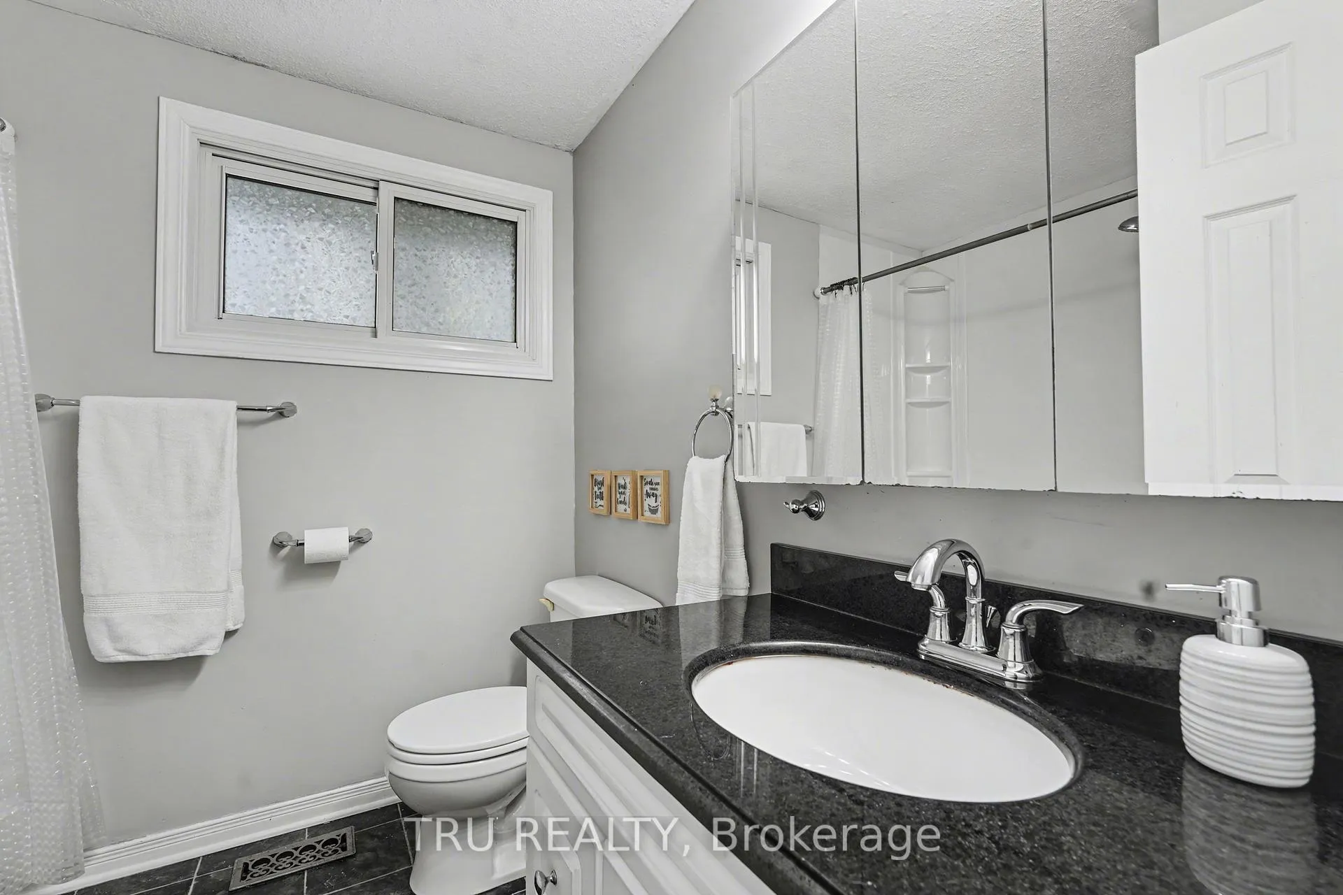 Photo 14 of 463F Moodie Drive, Ottawa, Arbeatha Park — HOMEH