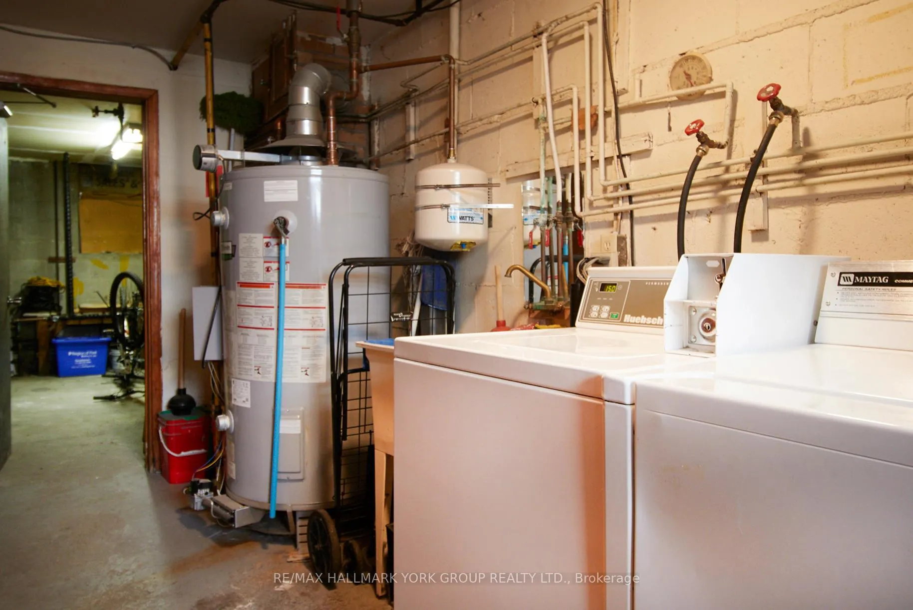 Photo 5 of 1613 Dufferin Street, Whitby, Port Whitby — HOMEH