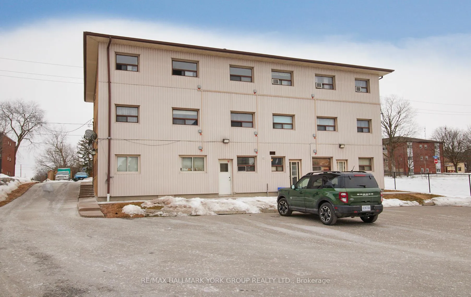 Photo 9 of 1613 Dufferin Street, Whitby, Port Whitby — HOMEH