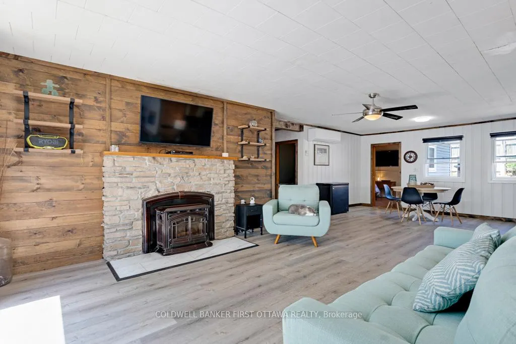 Photo 17 of 889 Jones Point Road, Tay Valley, Bathurst/Burgess & Sherbrooke (North Burgess) Twp — HOMEH
