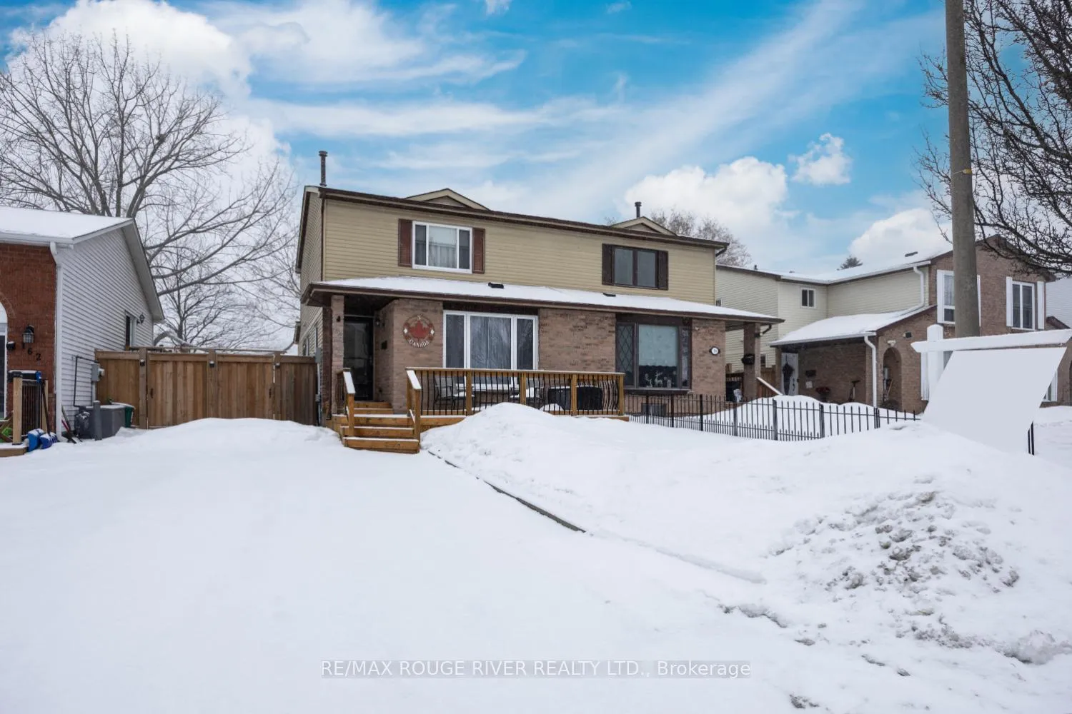 Photo 3 of 158 Castlebar Crescent, Oshawa, Vanier — HOMEH