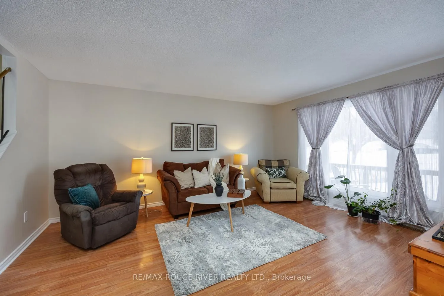 Photo 5 of 158 Castlebar Crescent, Oshawa, Vanier — HOMEH