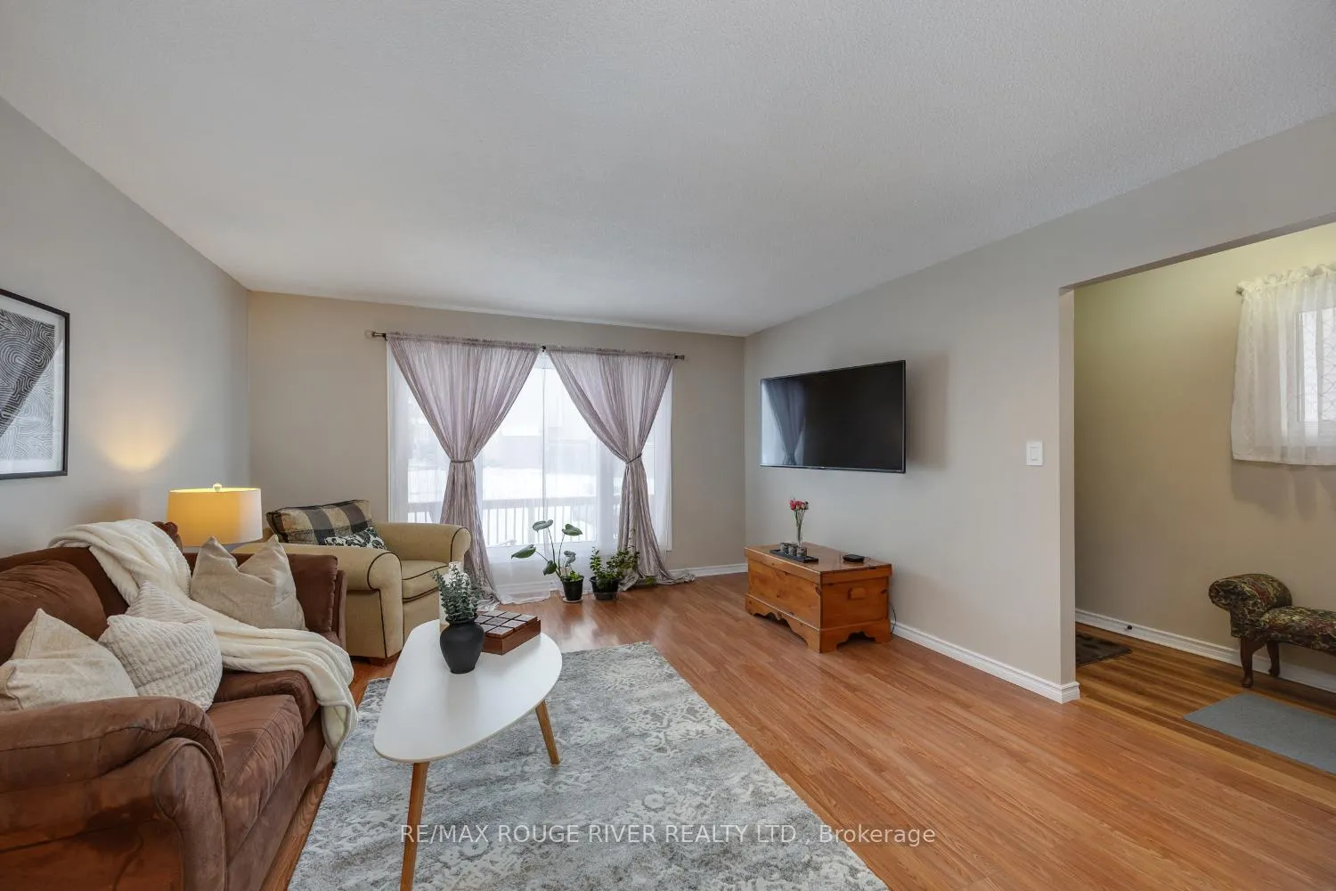Photo 6 of 158 Castlebar Crescent, Oshawa, Vanier — HOMEH