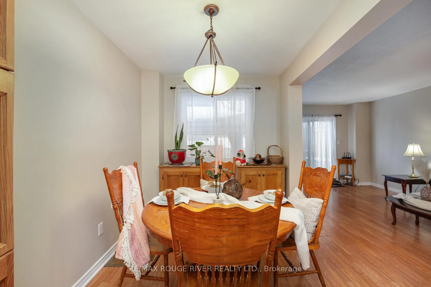 Photo 9 of 158 Castlebar Crescent, Oshawa, Vanier — HOMEH