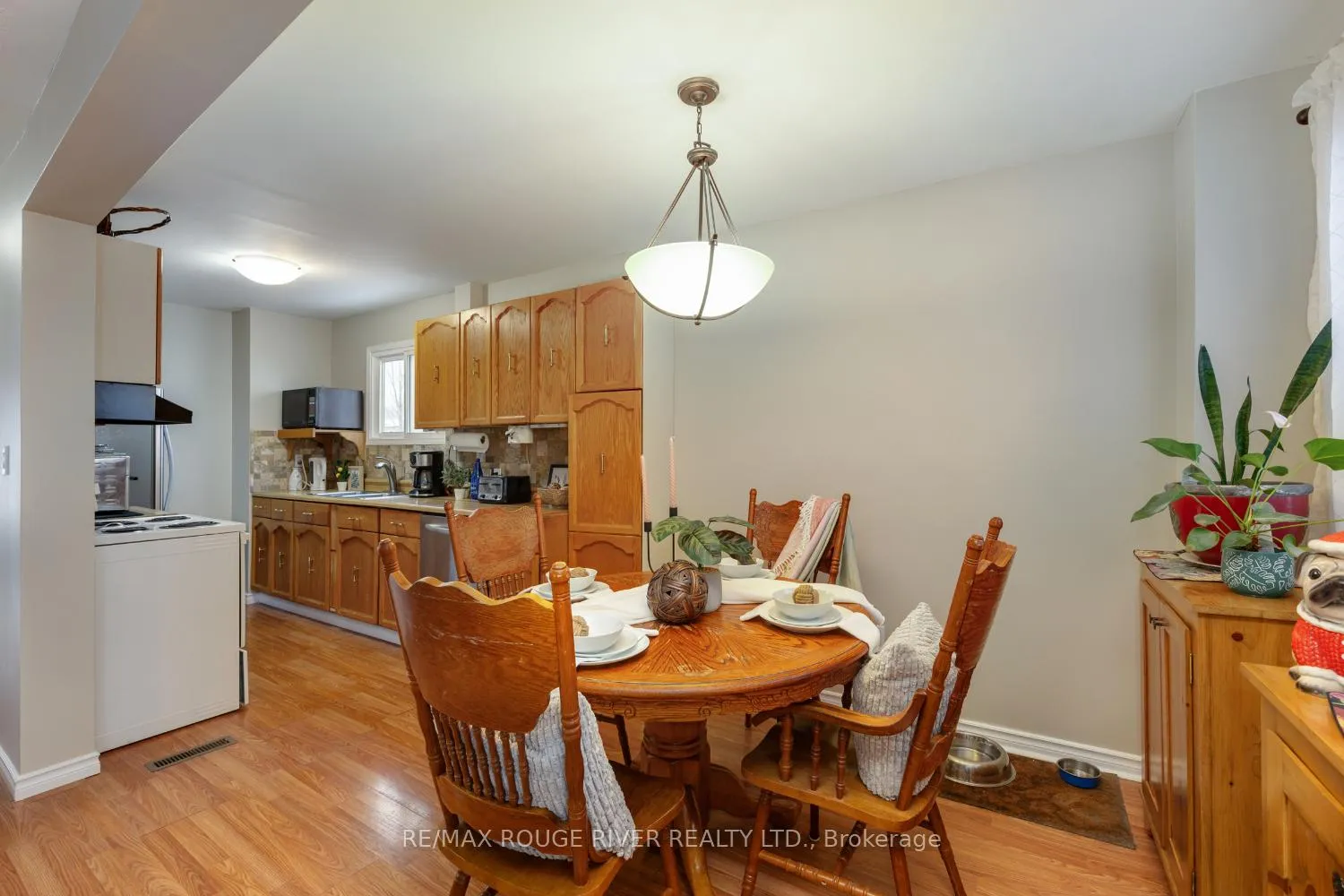 Photo 11 of 158 Castlebar Crescent, Oshawa, Vanier — HOMEH