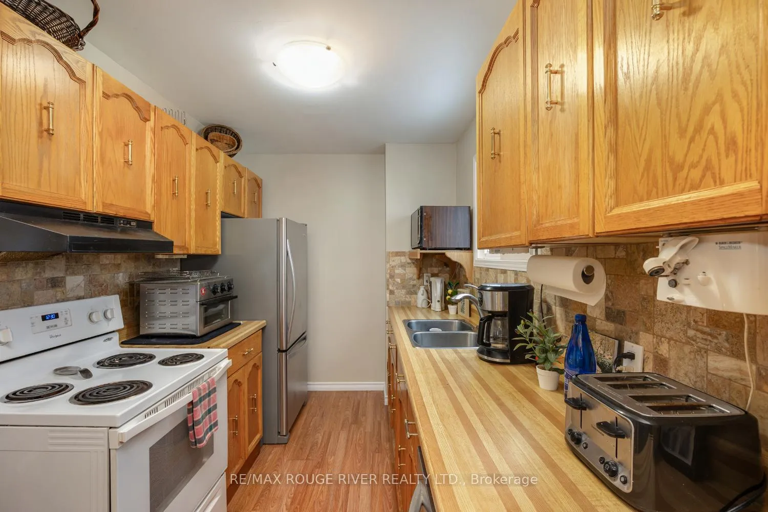 Photo 13 of 158 Castlebar Crescent, Oshawa, Vanier — HOMEH