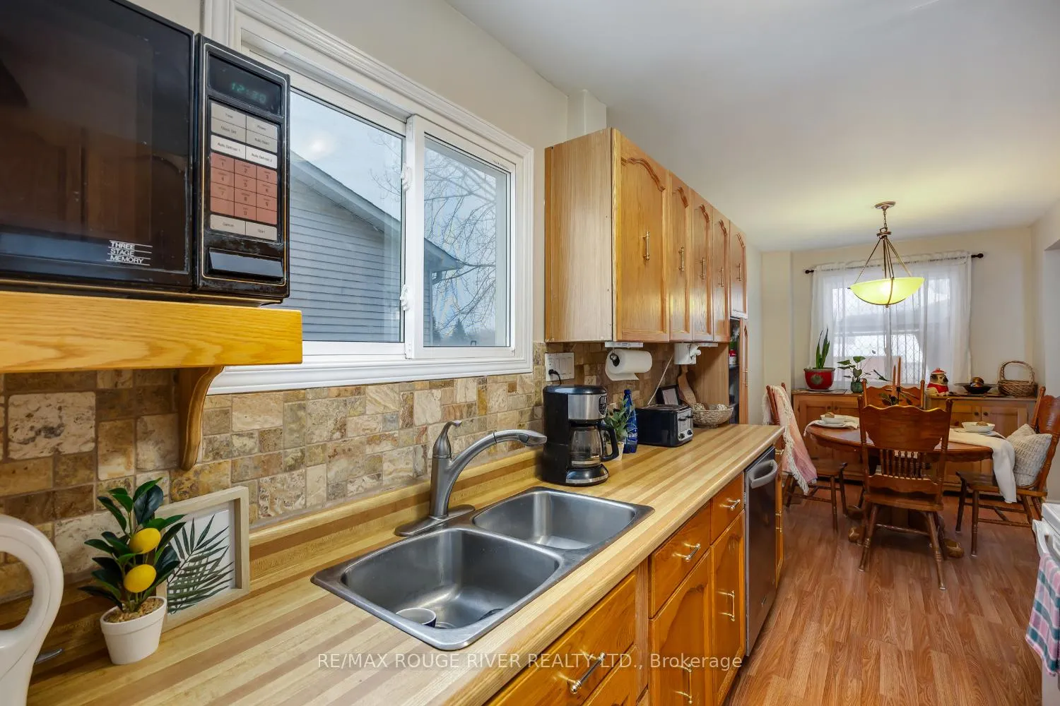 Photo 14 of 158 Castlebar Crescent, Oshawa, Vanier — HOMEH