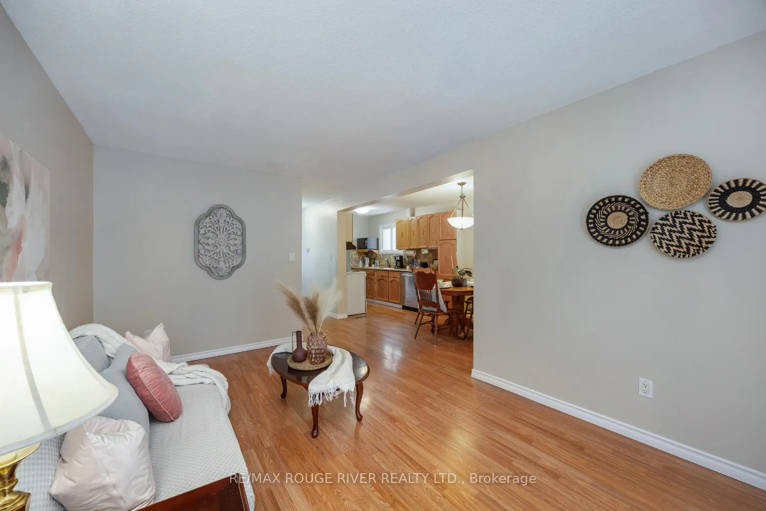 Photo 15 of 158 Castlebar Crescent, Oshawa, Vanier — HOMEH