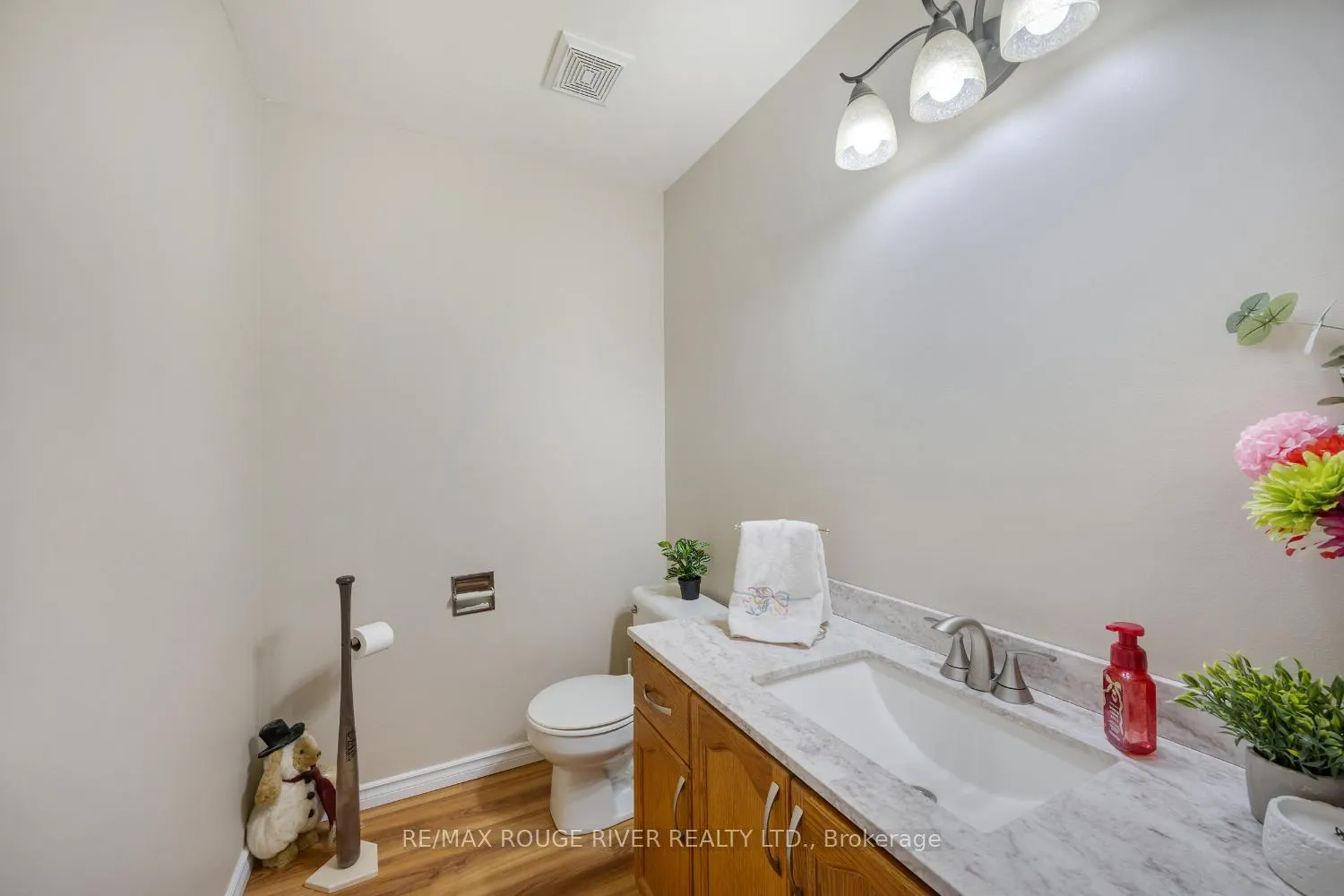 Photo 20 of 158 Castlebar Crescent, Oshawa, Vanier — HOMEH