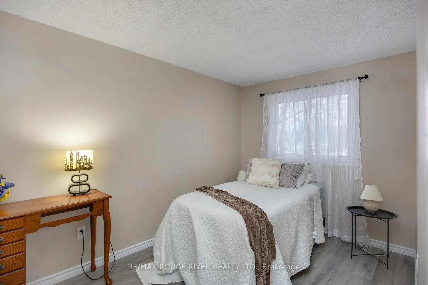 Photo 24 of 158 Castlebar Crescent, Oshawa, Vanier — HOMEH
