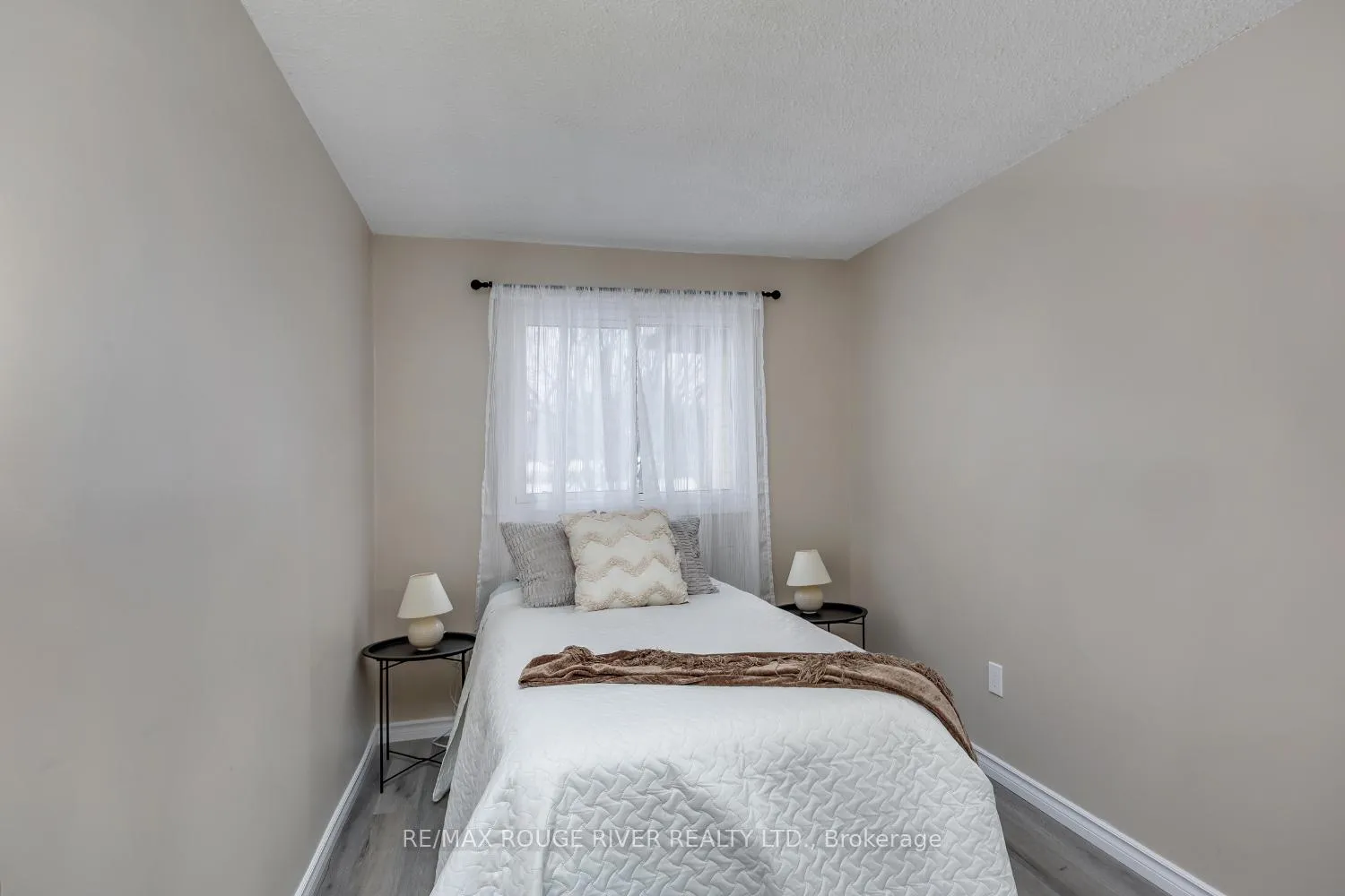 Photo 25 of 158 Castlebar Crescent, Oshawa, Vanier — HOMEH