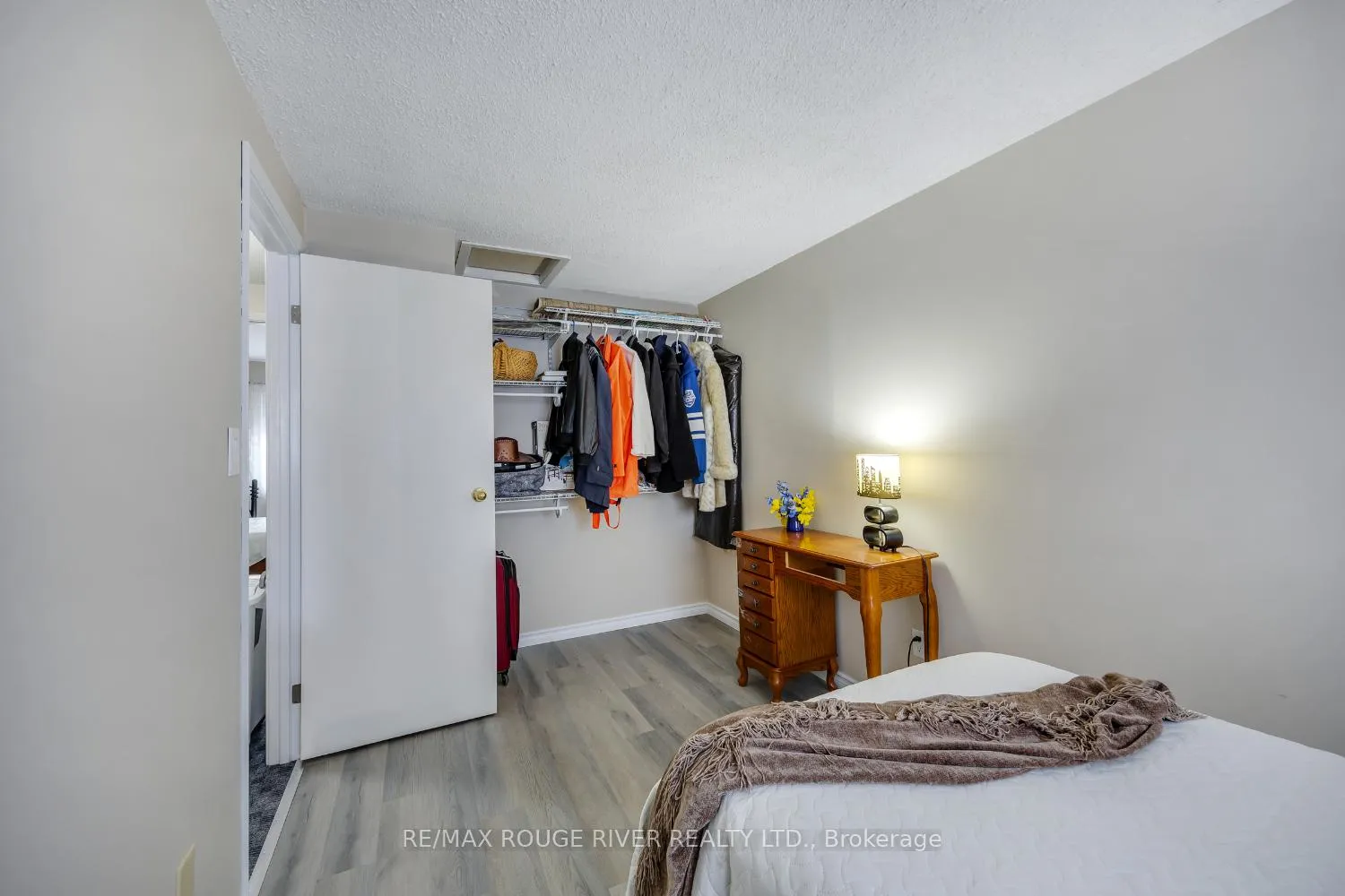 Photo 26 of 158 Castlebar Crescent, Oshawa, Vanier — HOMEH