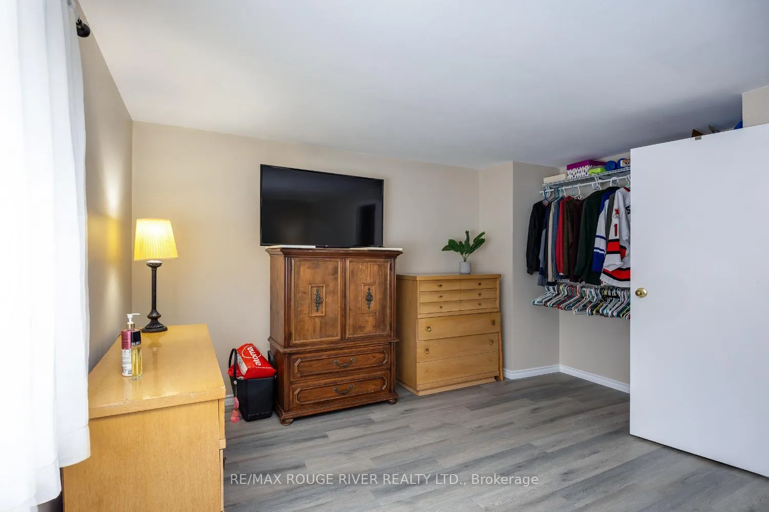 Photo 27 of 158 Castlebar Crescent, Oshawa, Vanier — HOMEH