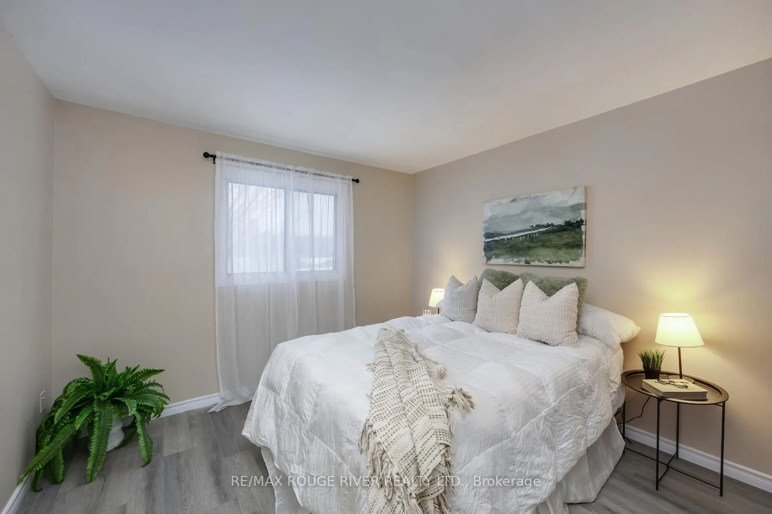 Photo 28 of 158 Castlebar Crescent, Oshawa, Vanier — HOMEH
