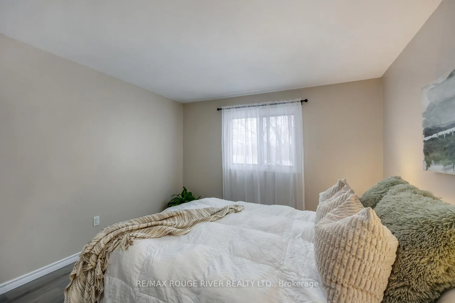 Photo 30 of 158 Castlebar Crescent, Oshawa, Vanier — HOMEH