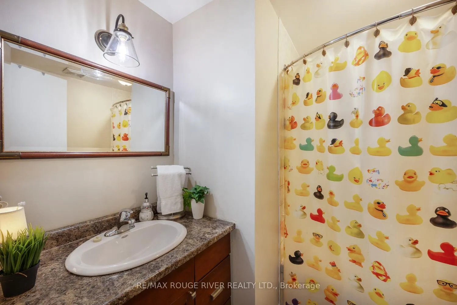 Photo 31 of 158 Castlebar Crescent, Oshawa, Vanier — HOMEH