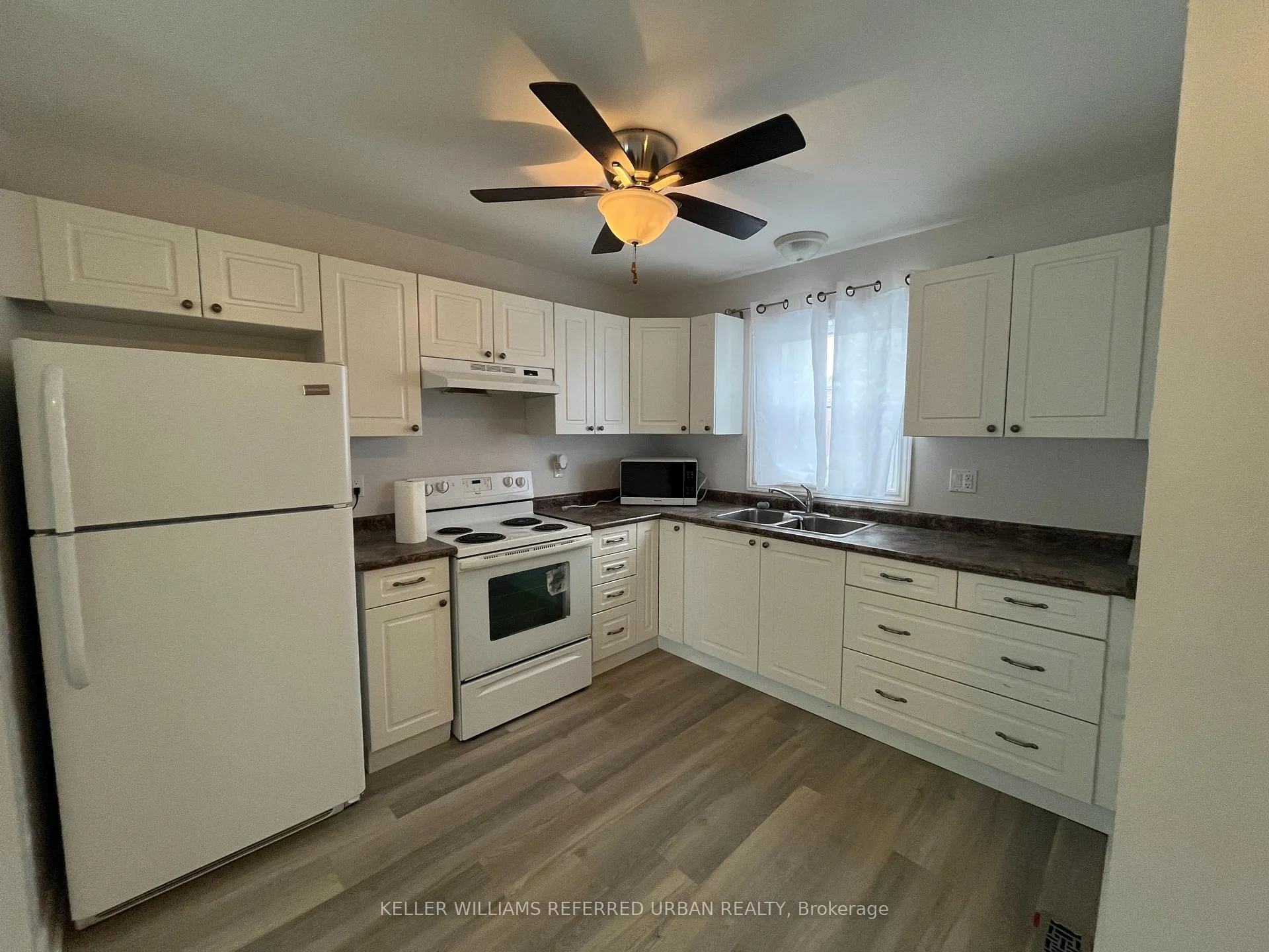 Photo 3 of 46 Sanford Street, Barrie, Sanford — HOMEH