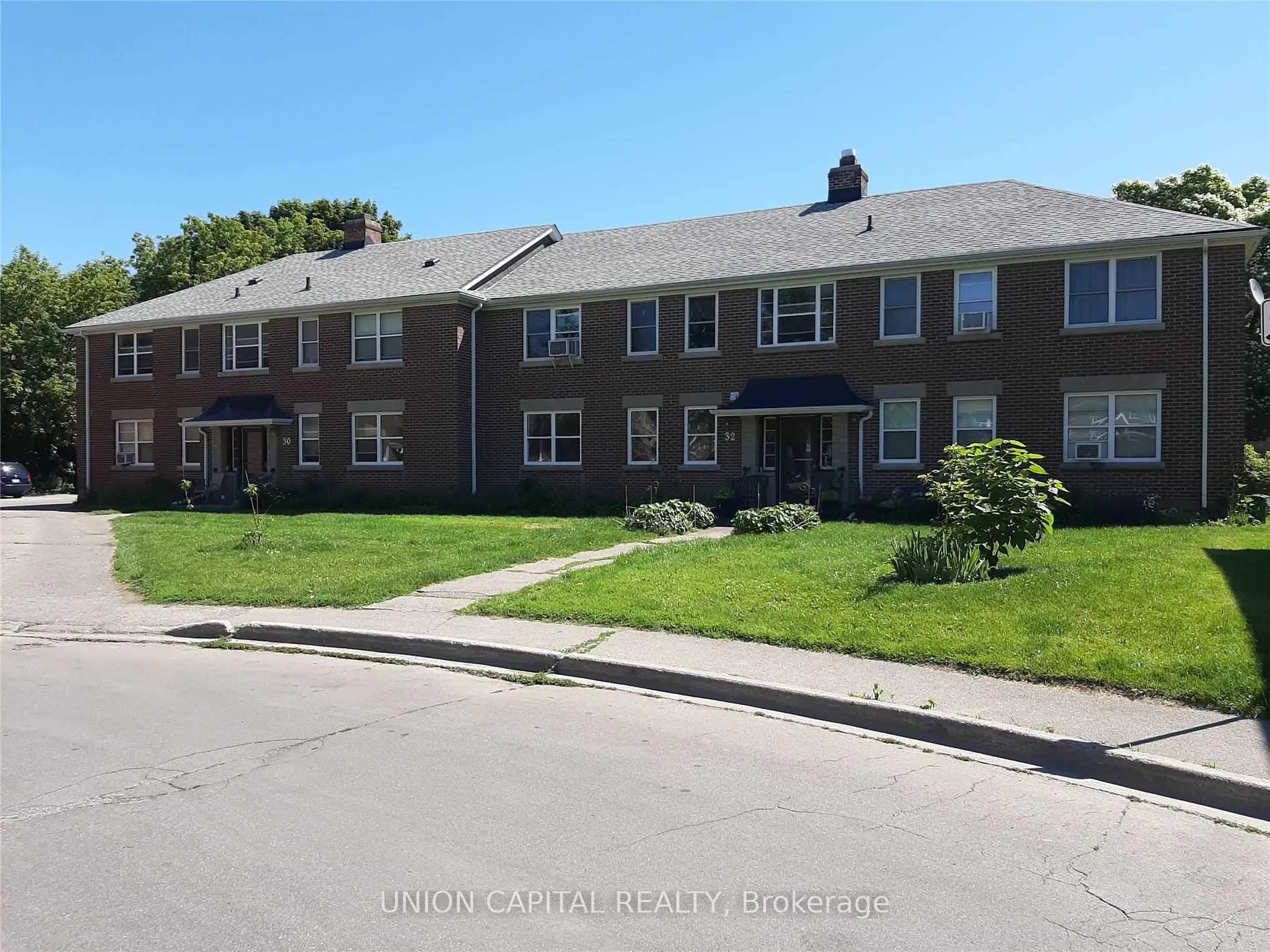 Front of Unit 6, 32 Lasalle Court