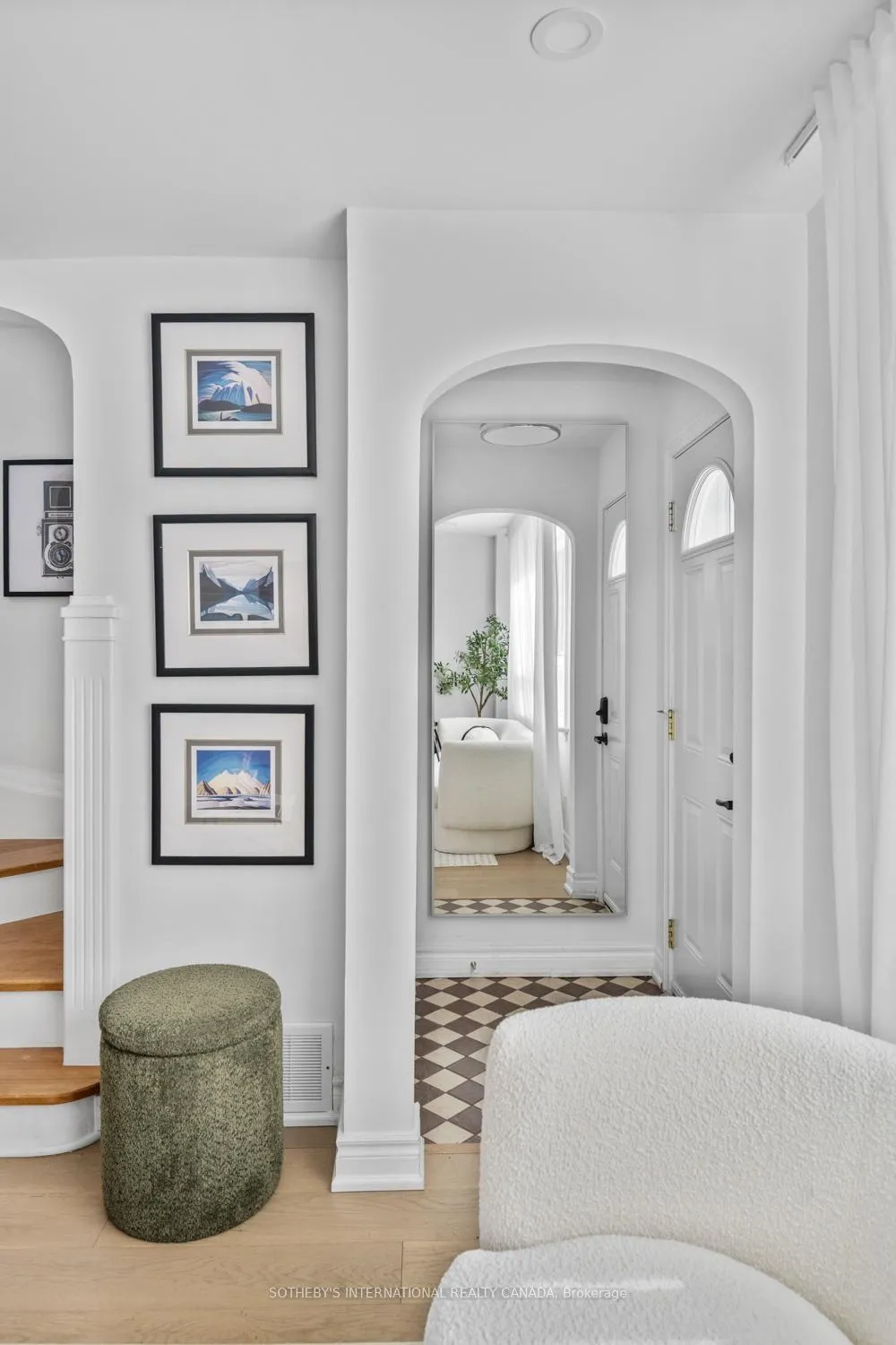 Photo 2 of 114 Glenvale Boulevard, Toronto, Leaside — HOMEH