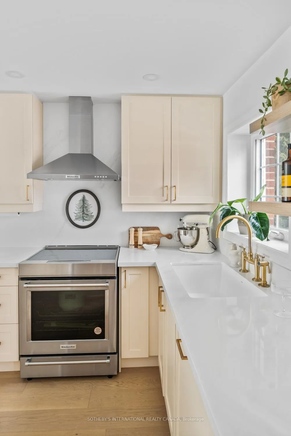 Photo 11 of 114 Glenvale Boulevard, Toronto, Leaside — HOMEH