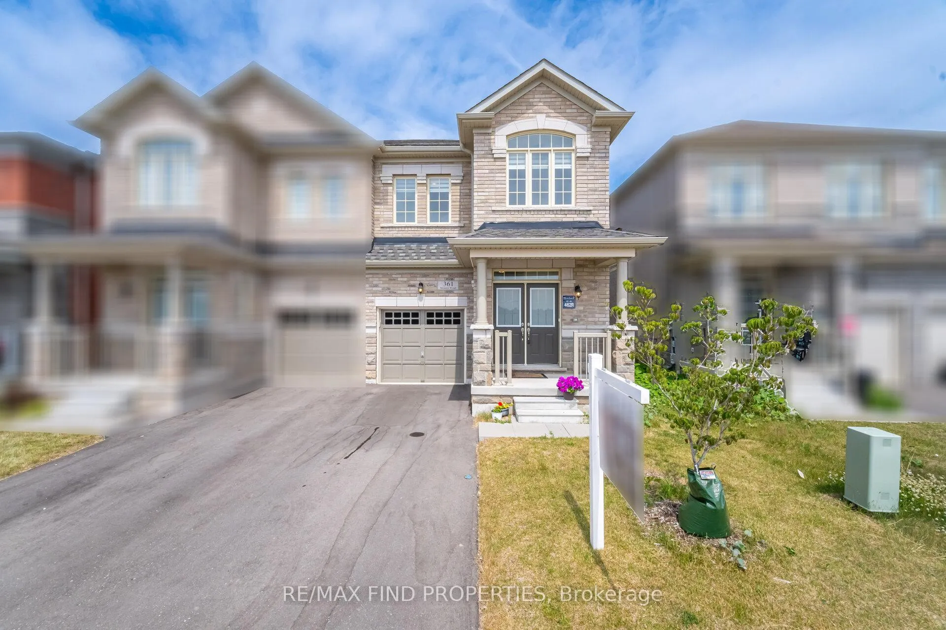 Photo 2 of 361 Skinner Road, Hamilton, Waterdown — HOMEH