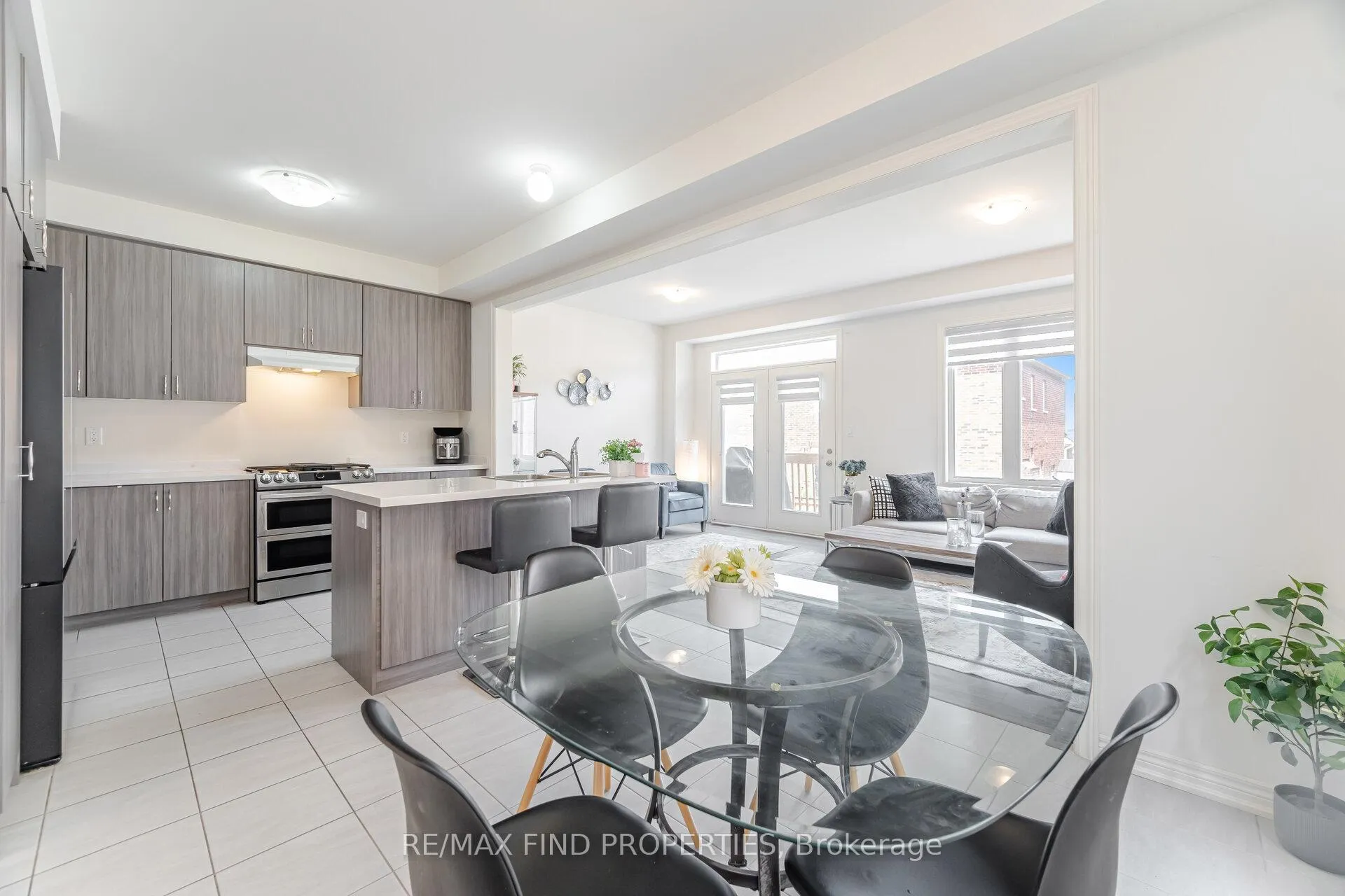 Photo 11 of 361 Skinner Road, Hamilton, Waterdown — HOMEH