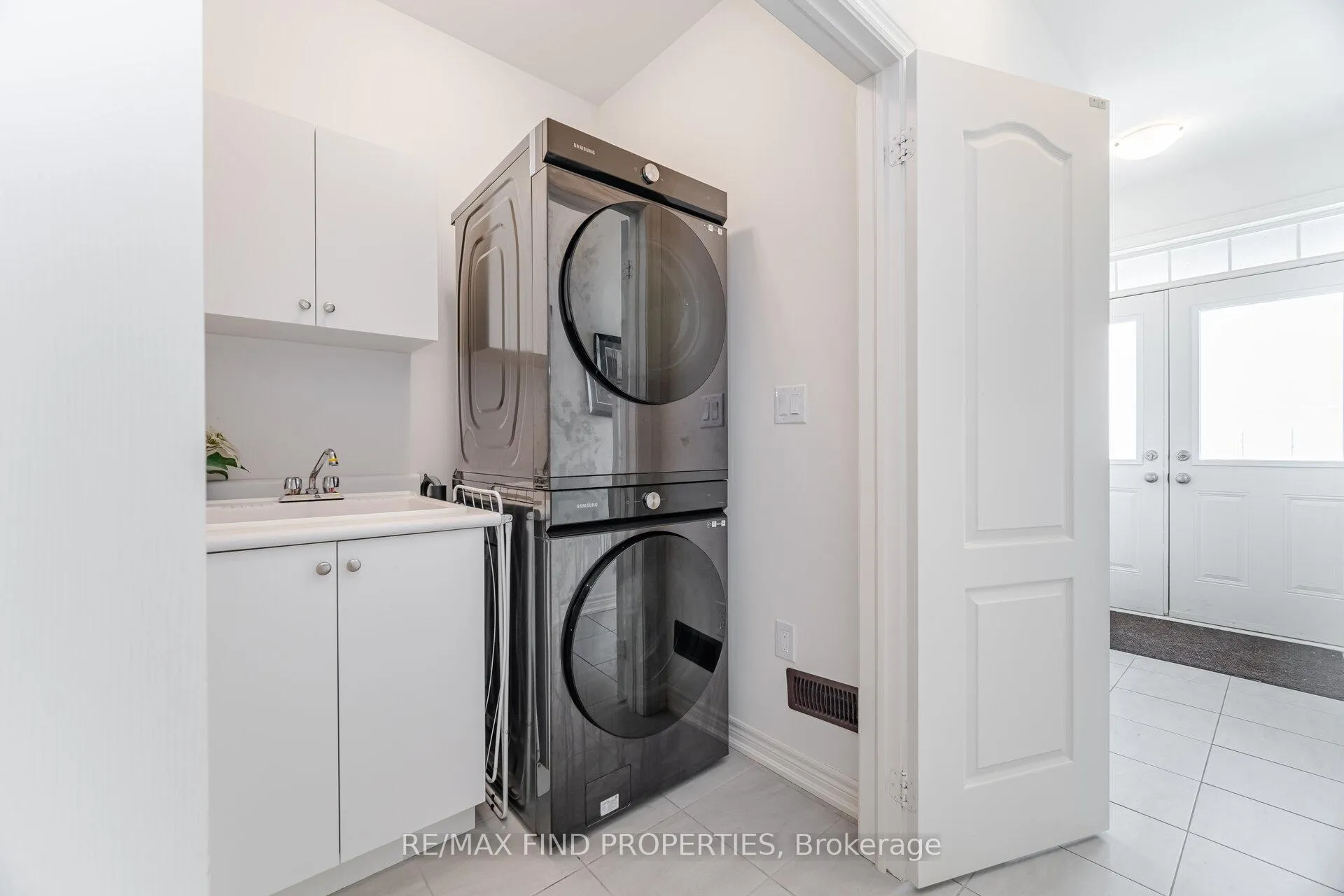 Photo 21 of 361 Skinner Road, Hamilton, Waterdown — HOMEH