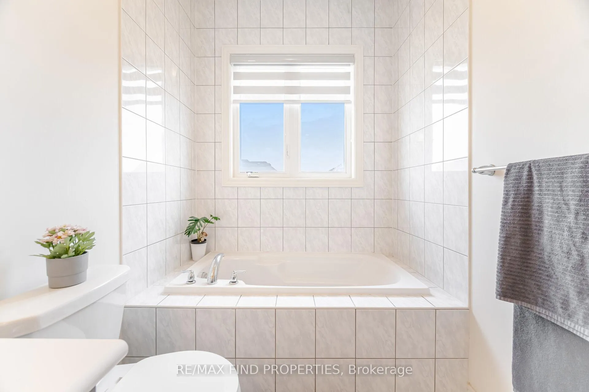 Photo 29 of 361 Skinner Road, Hamilton, Waterdown — HOMEH