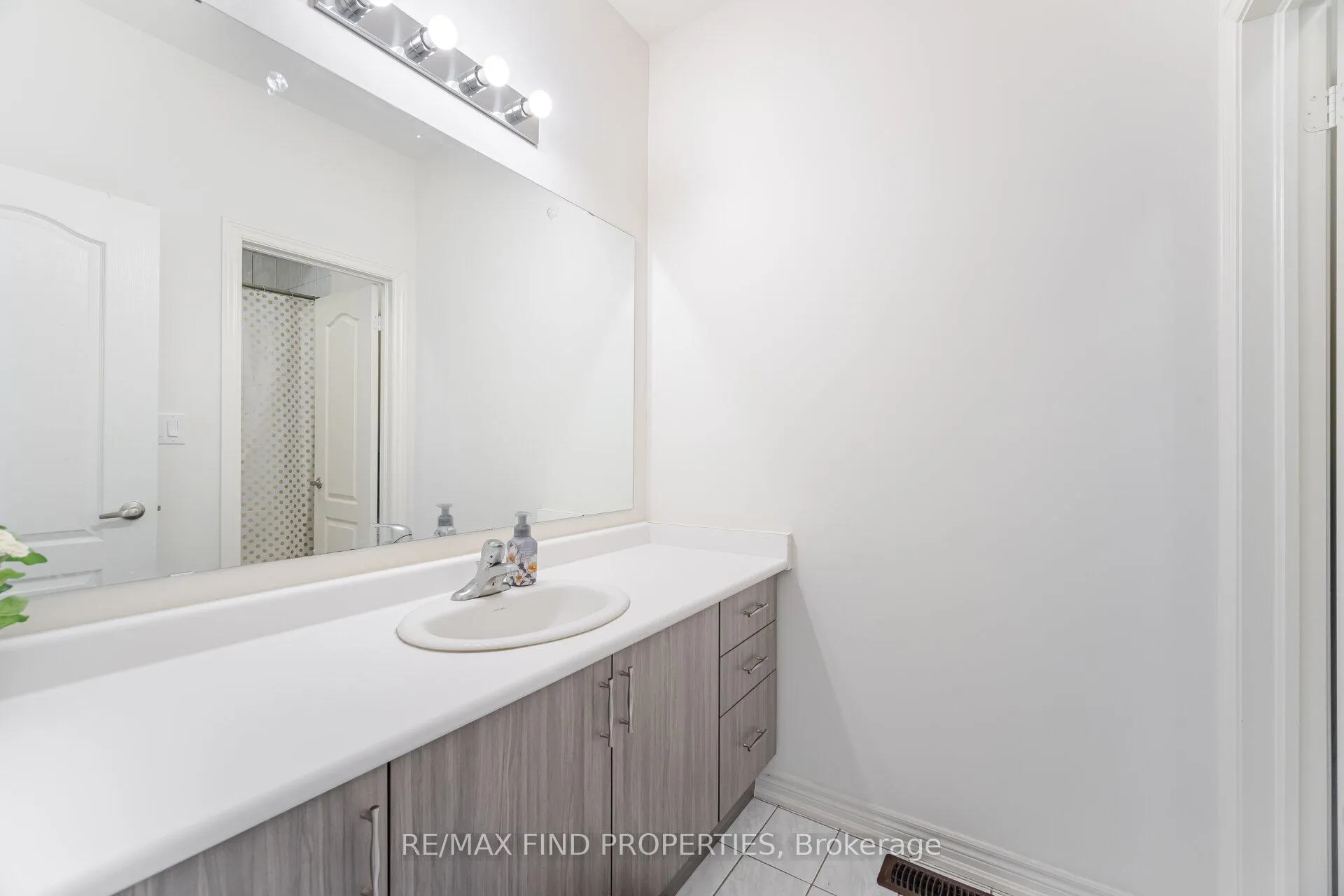 Photo 38 of 361 Skinner Road, Hamilton, Waterdown — HOMEH