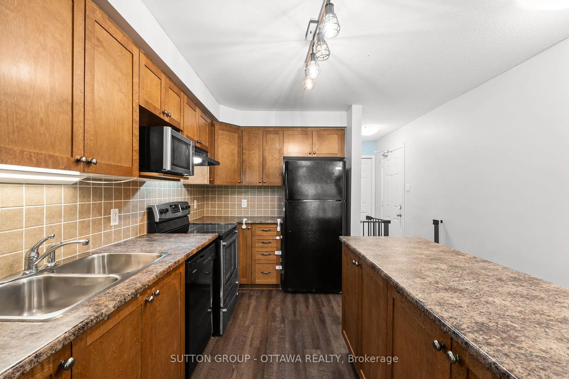 Photo 9 of 159 Keltie Private, Ottawa, Barrhaven - Longfields — HOMEH