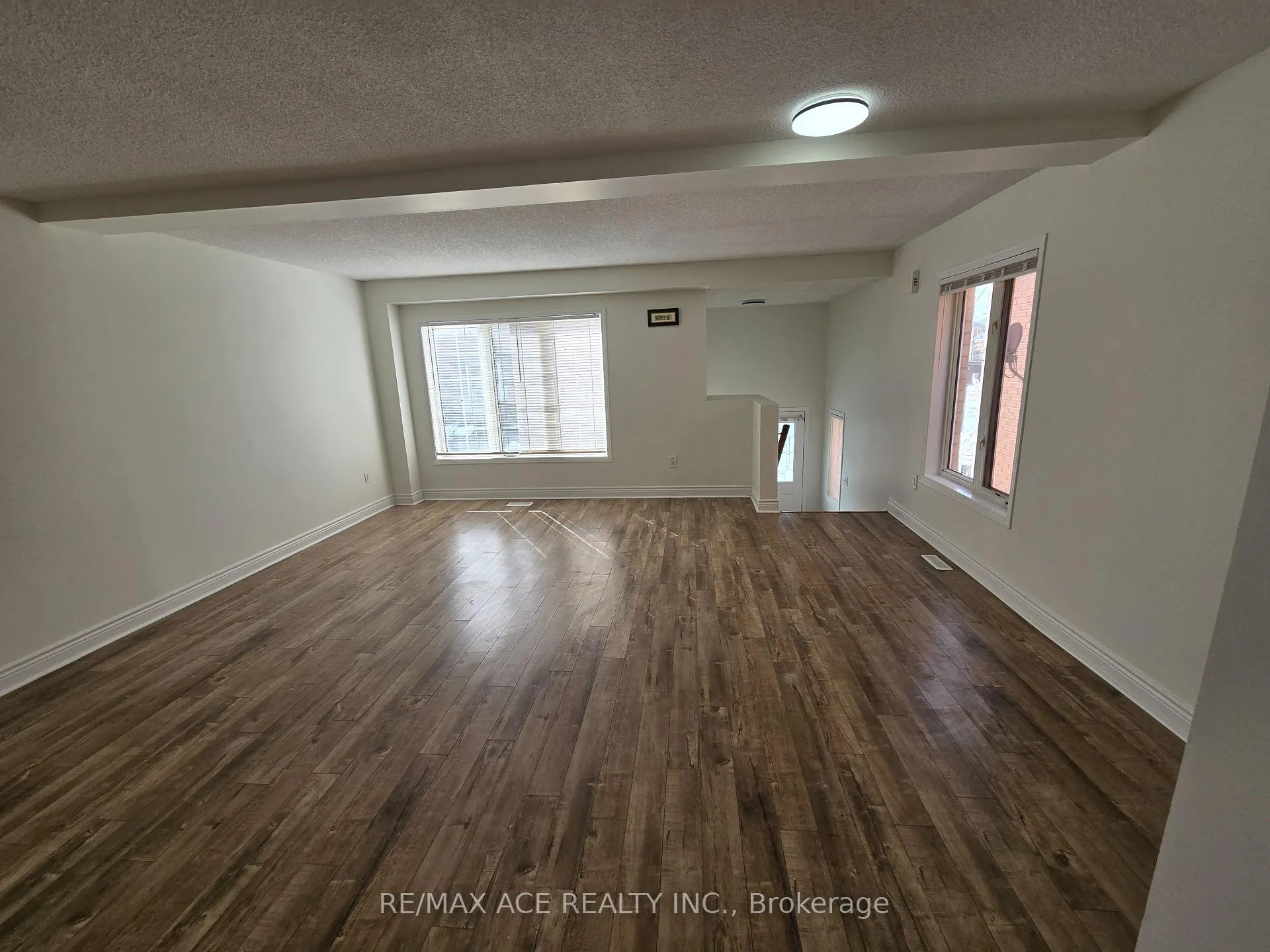 Photo 3 of 52 Domenico Crescent, Brampton, Bram East — HOMEH
