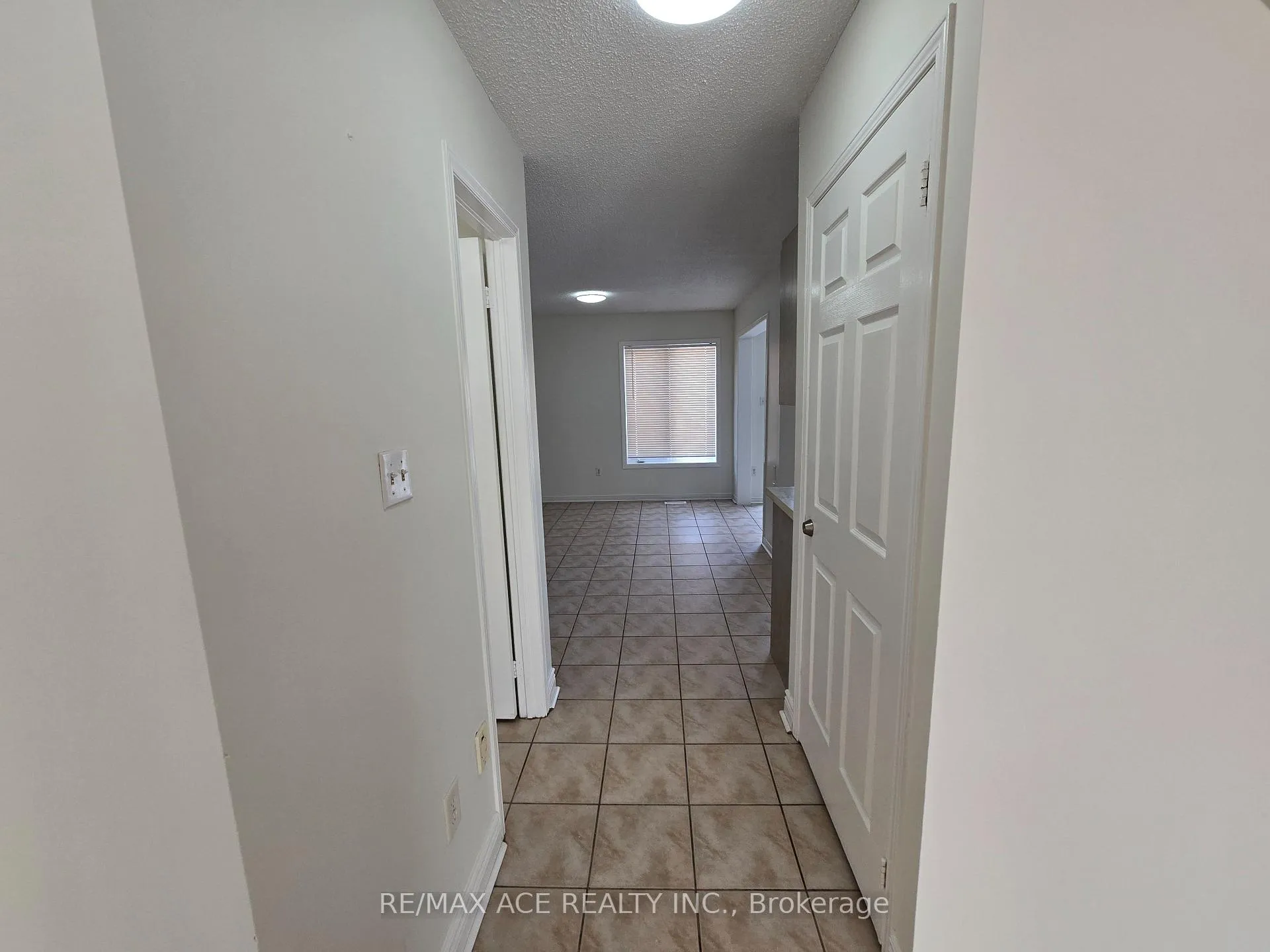 Photo 4 of 52 Domenico Crescent, Brampton, Bram East — HOMEH