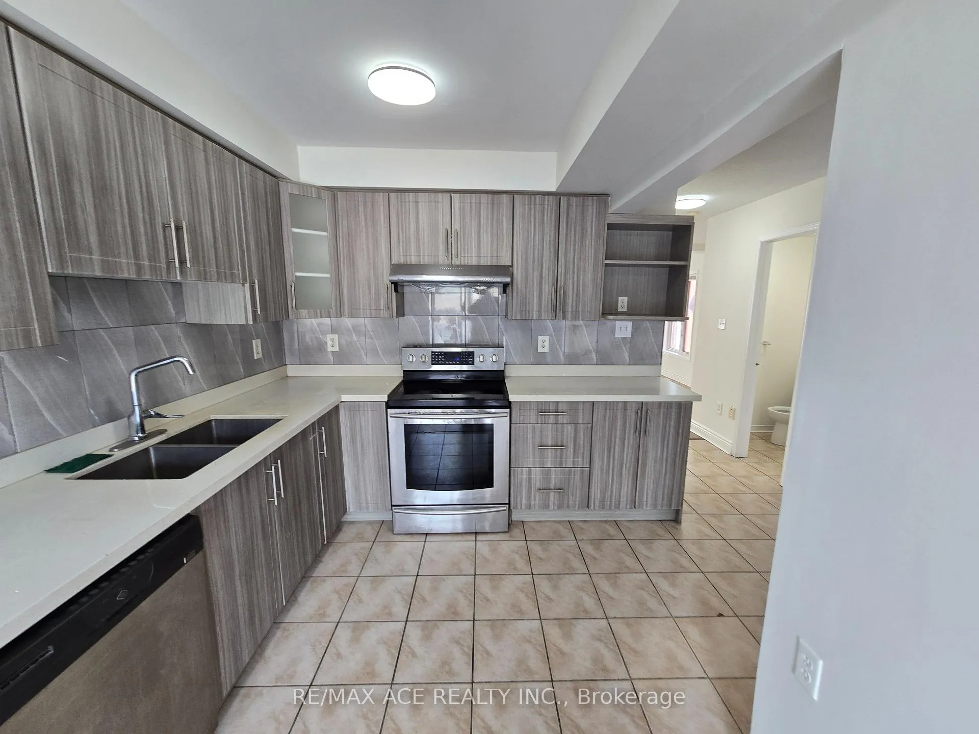 Photo 6 of 52 Domenico Crescent, Brampton, Bram East — HOMEH