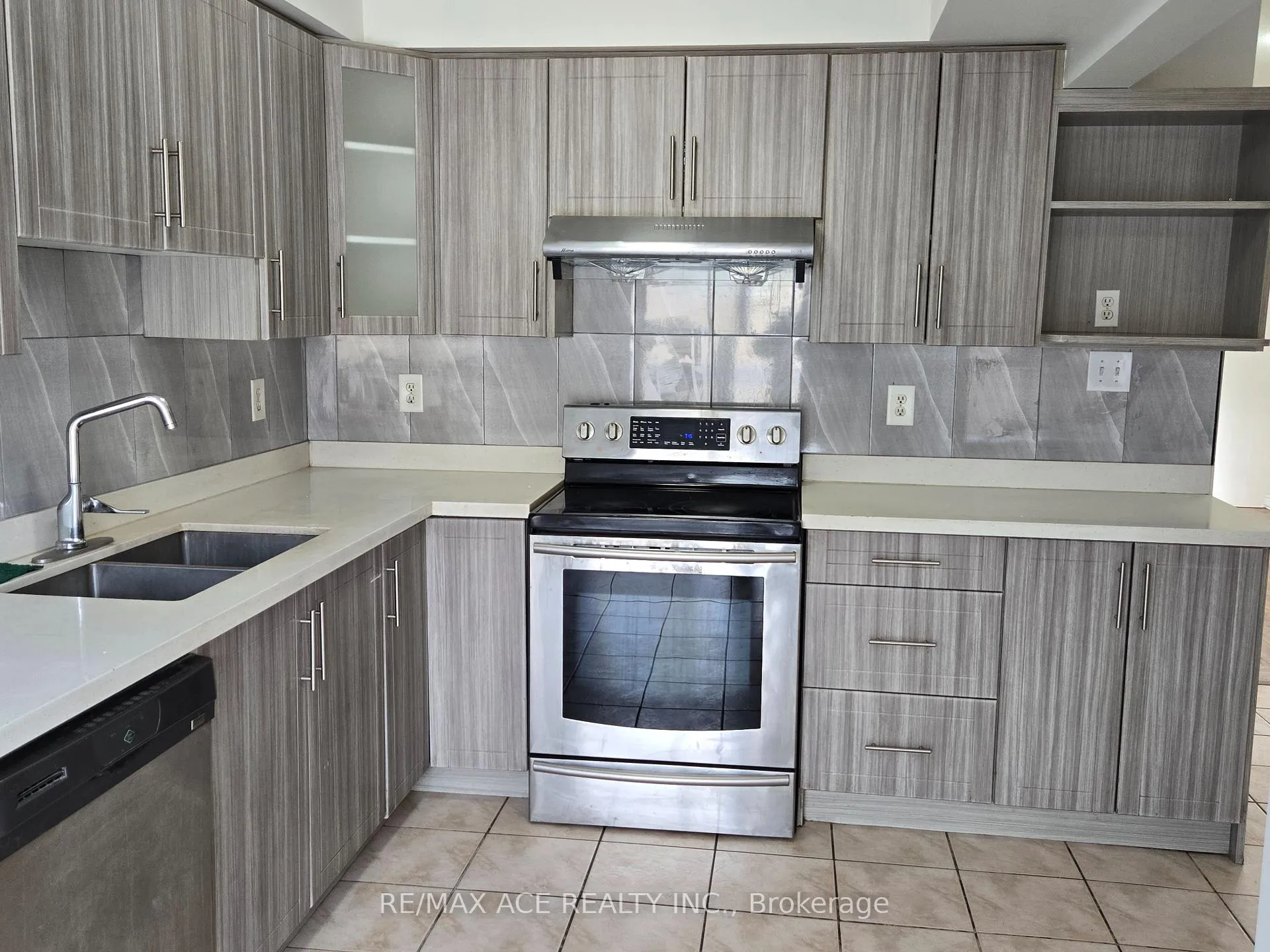Photo 7 of 52 Domenico Crescent, Brampton, Bram East — HOMEH