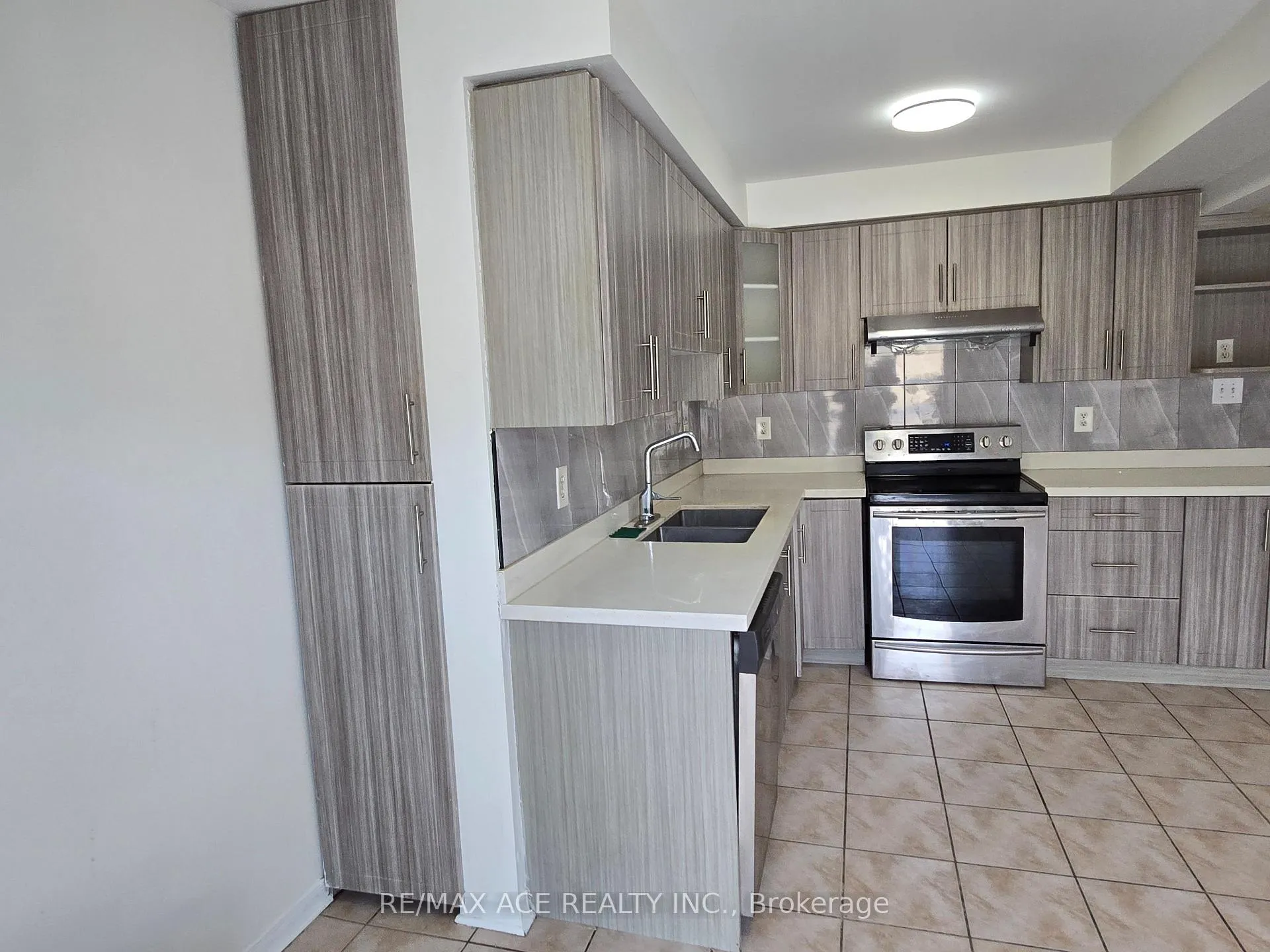 Photo 8 of 52 Domenico Crescent, Brampton, Bram East — HOMEH
