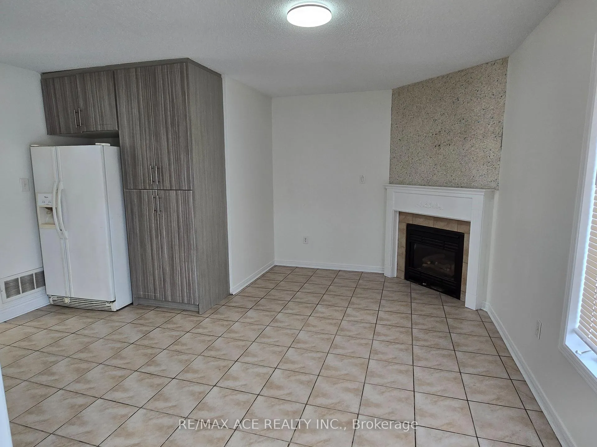 Photo 9 of 52 Domenico Crescent, Brampton, Bram East — HOMEH