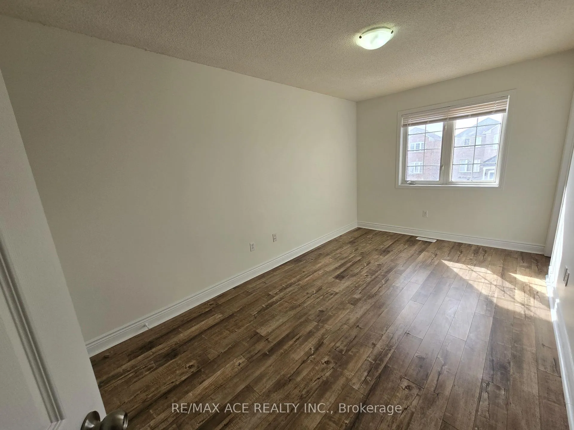 Photo 12 of 52 Domenico Crescent, Brampton, Bram East — HOMEH