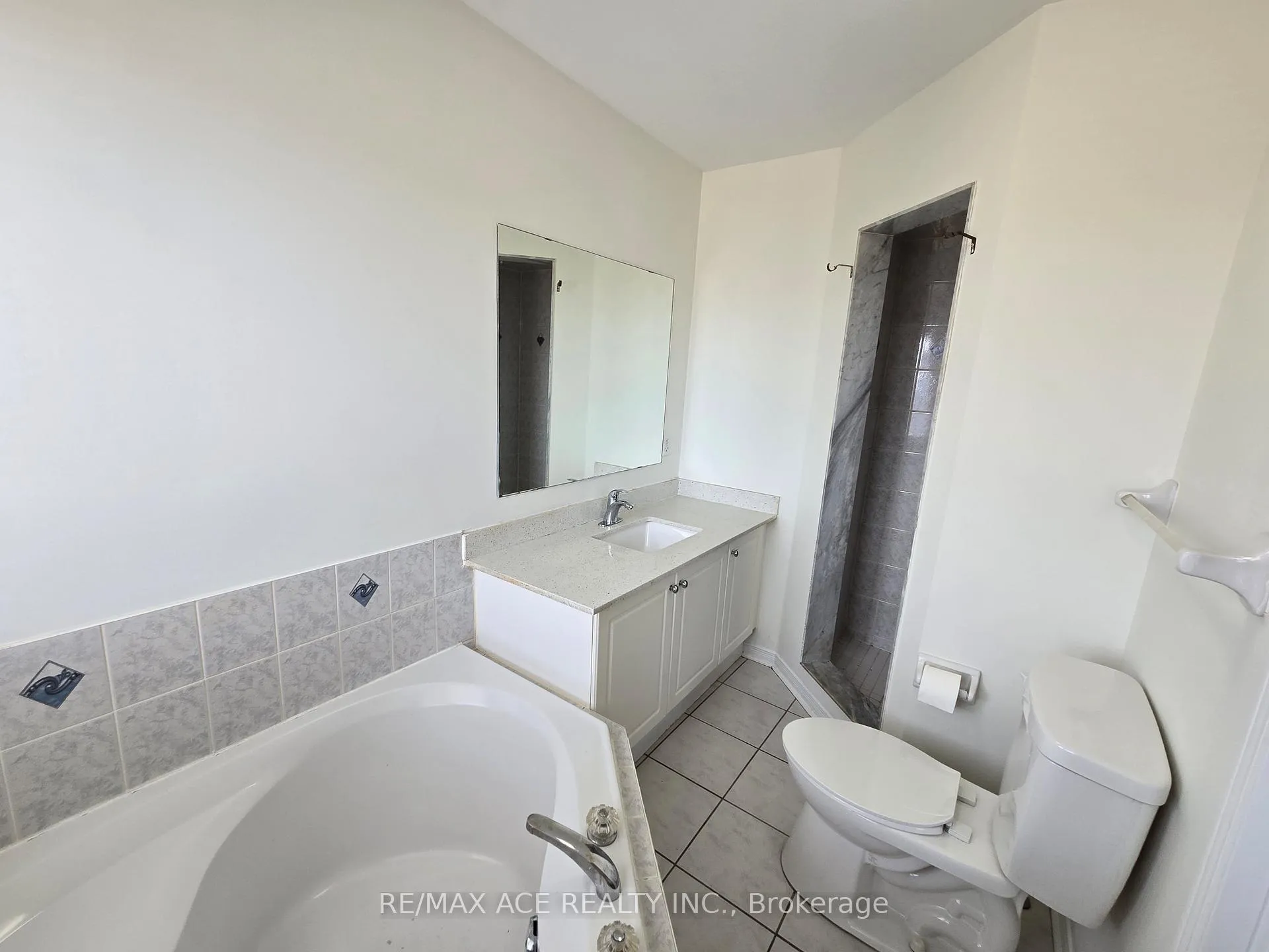 Photo 19 of 52 Domenico Crescent, Brampton, Bram East — HOMEH