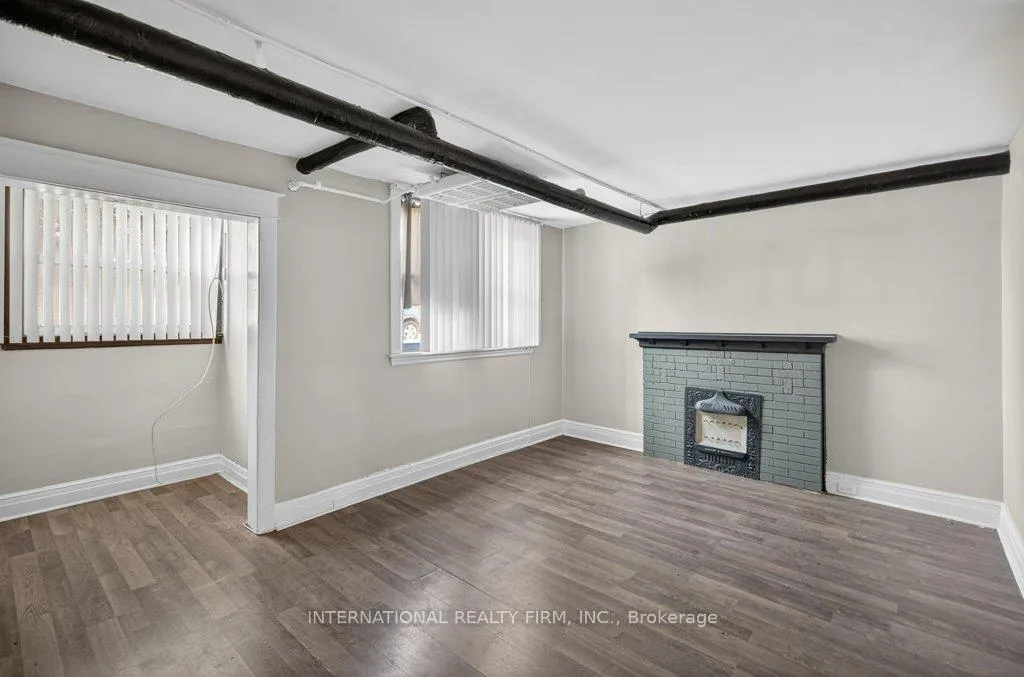 Photo of Unit 2, 109 Balsam Avenue S