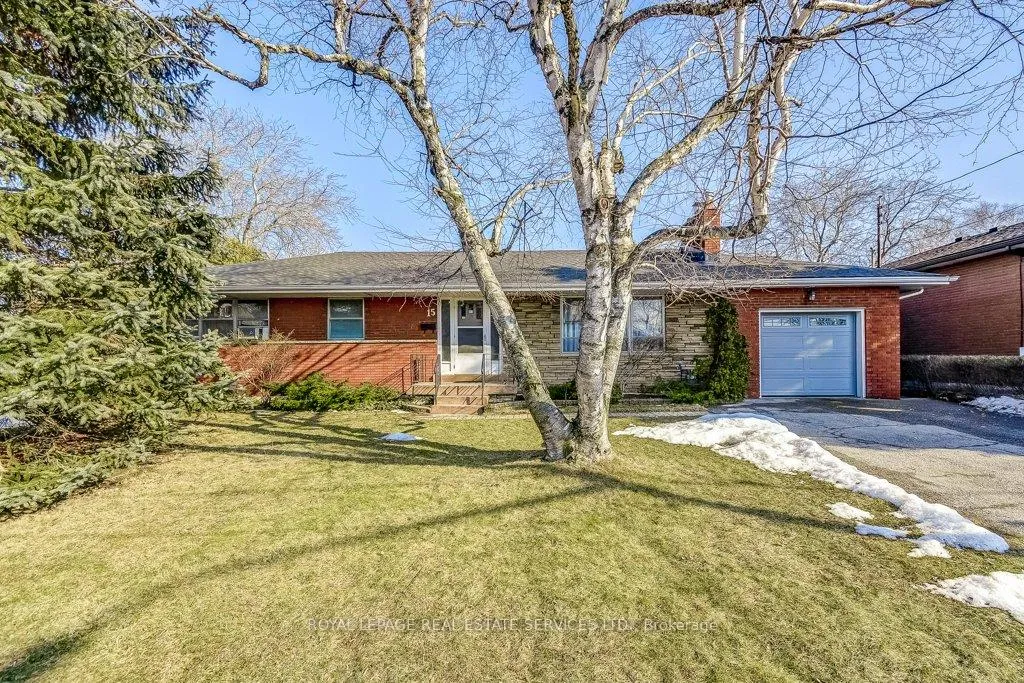 Photo 1 of 15 Loma Drive, Hamilton, Stoney Creek — HOMEH