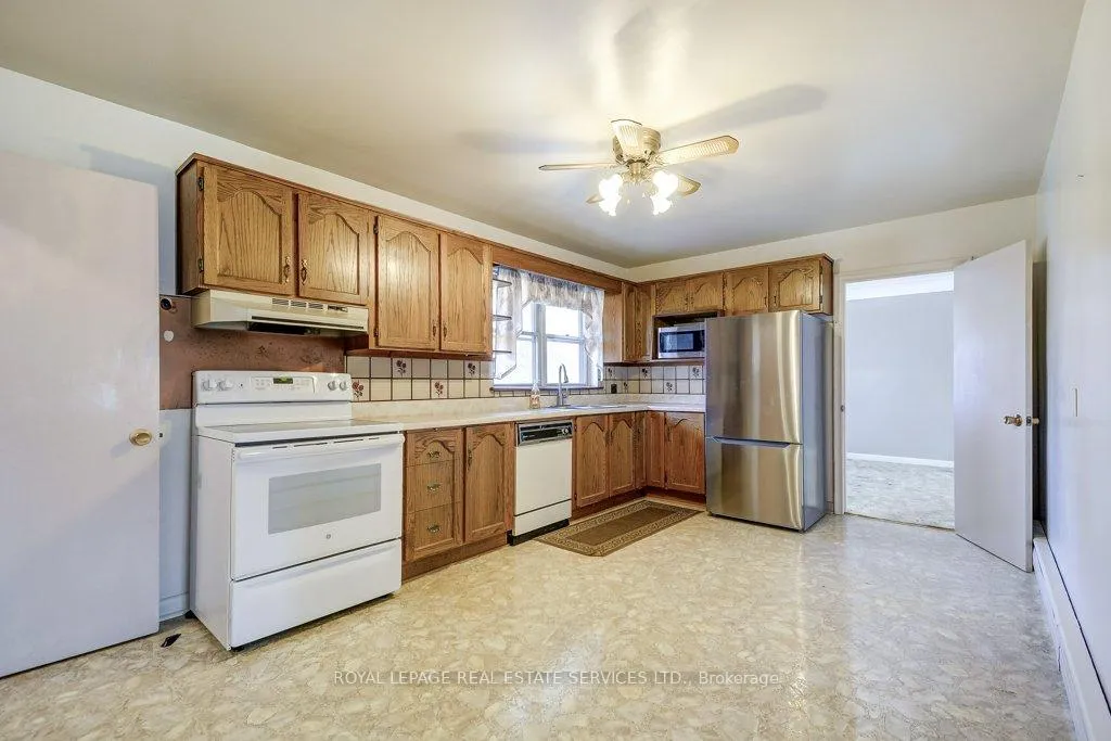 Photo 13 of 15 Loma Drive, Hamilton, Stoney Creek — HOMEH