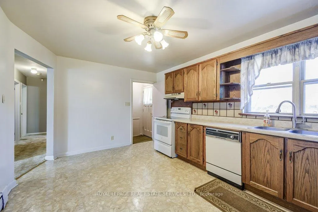 Photo 14 of 15 Loma Drive, Hamilton, Stoney Creek — HOMEH
