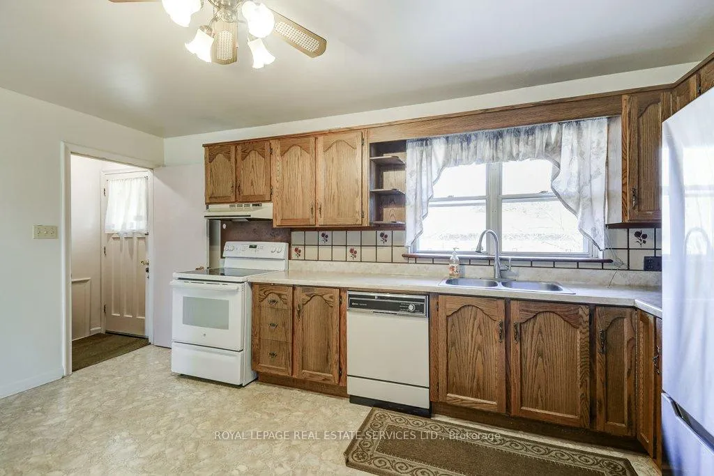 Photo 15 of 15 Loma Drive, Hamilton, Stoney Creek — HOMEH