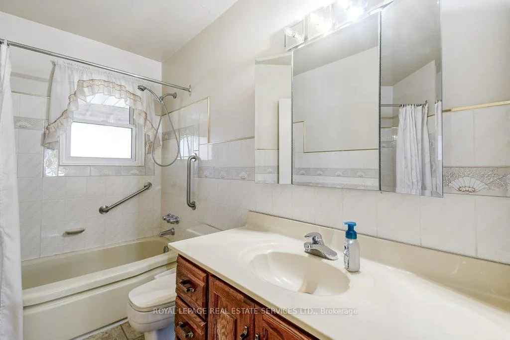Photo 16 of 15 Loma Drive, Hamilton, Stoney Creek — HOMEH