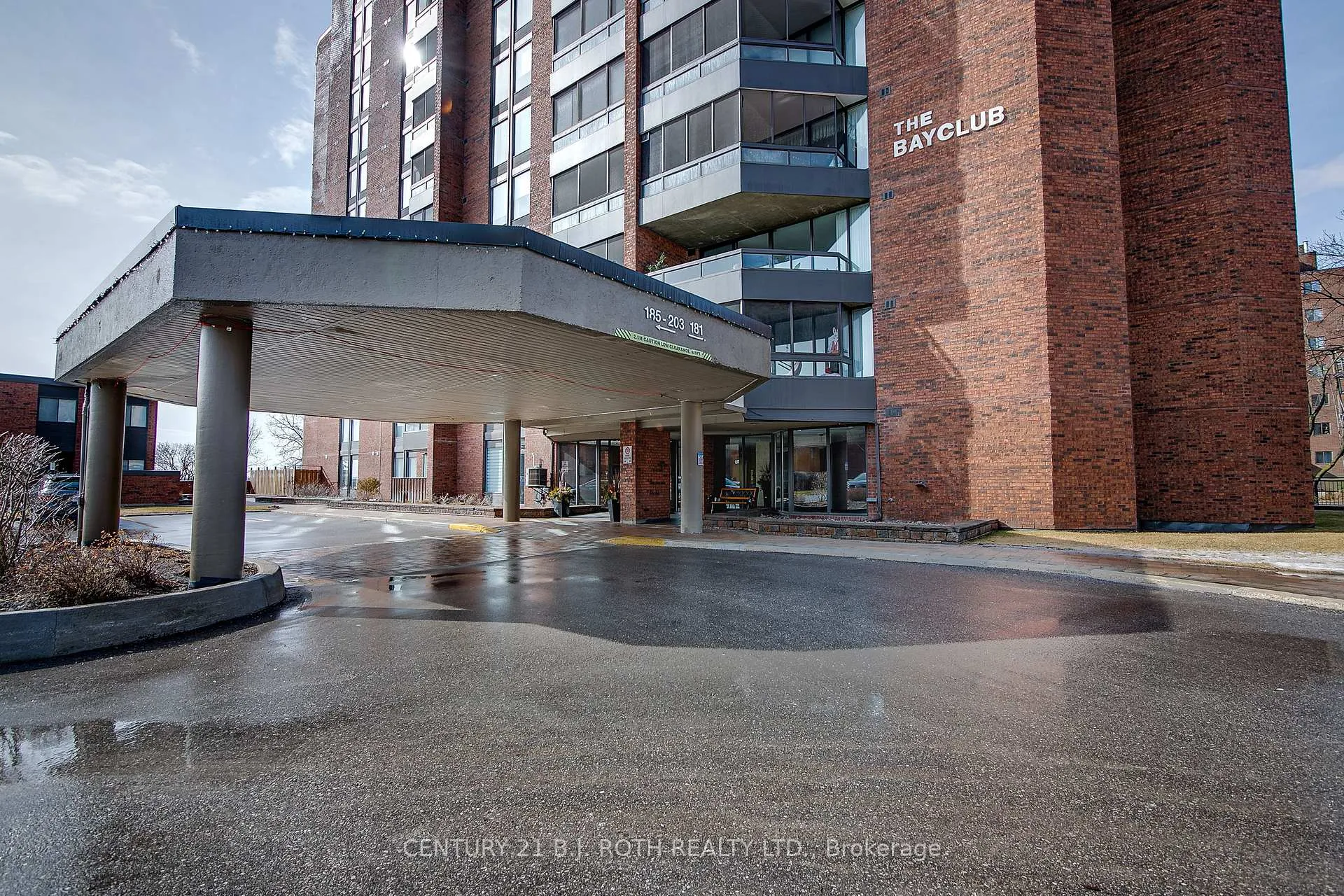 Photo 1 of Unit 301, 181 Collier Street, Barrie, North Shore — HOMEH